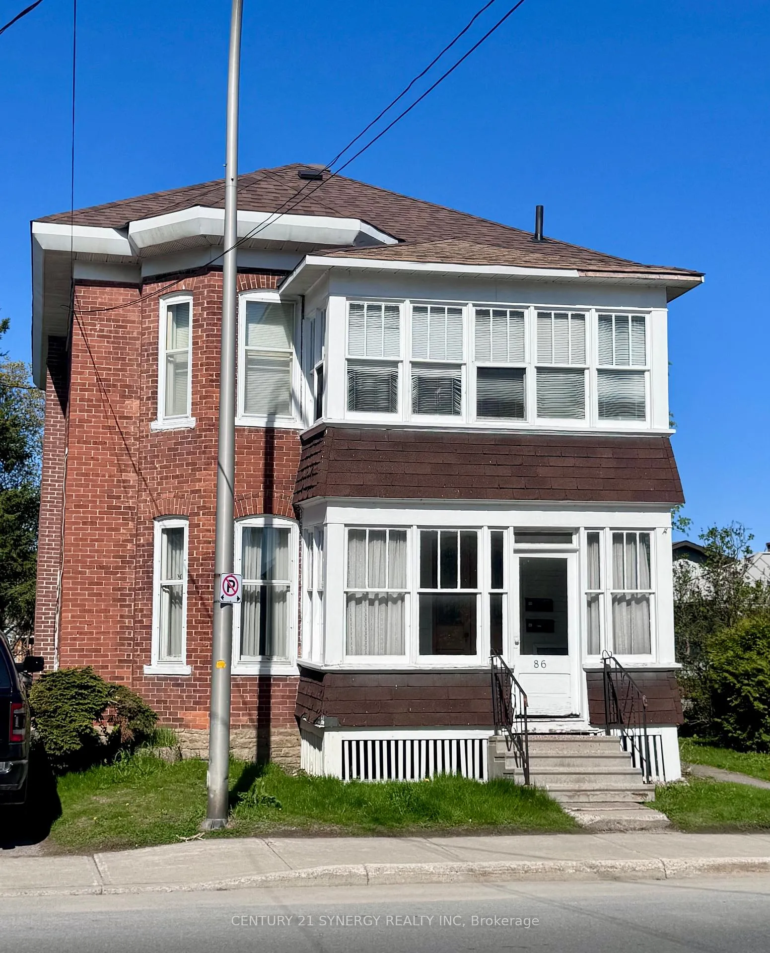 Photo 2 of 86 Brockville Street, Smiths Falls — HOMEH