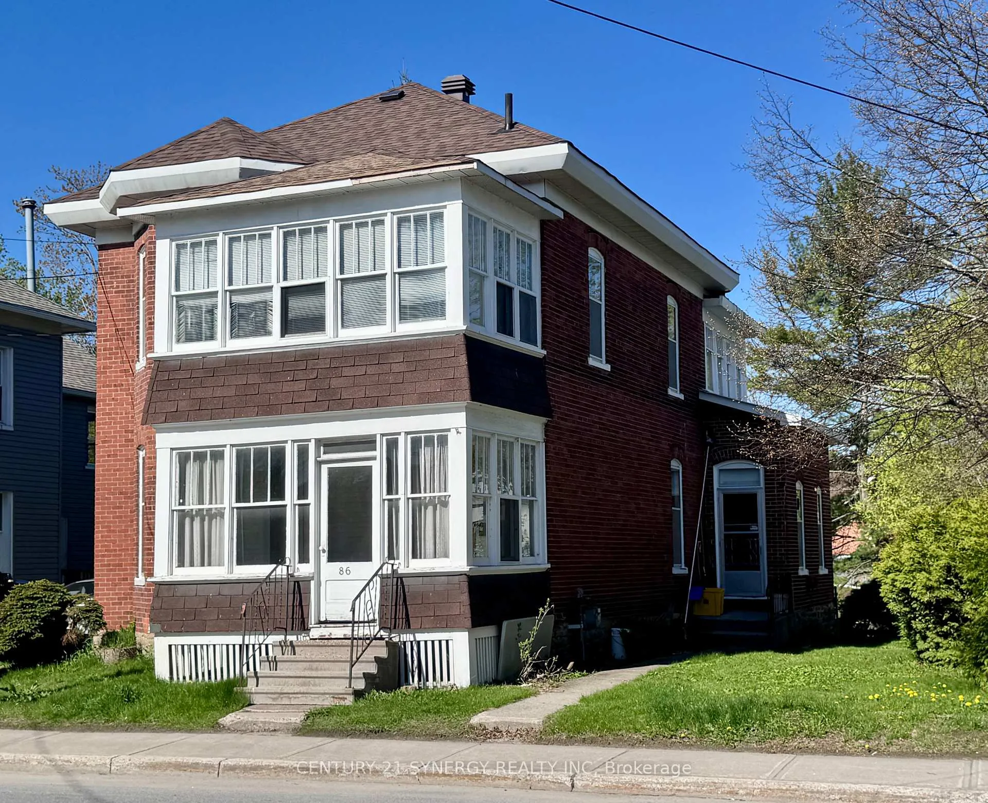 Photo 3 of 86 Brockville Street, Smiths Falls — HOMEH