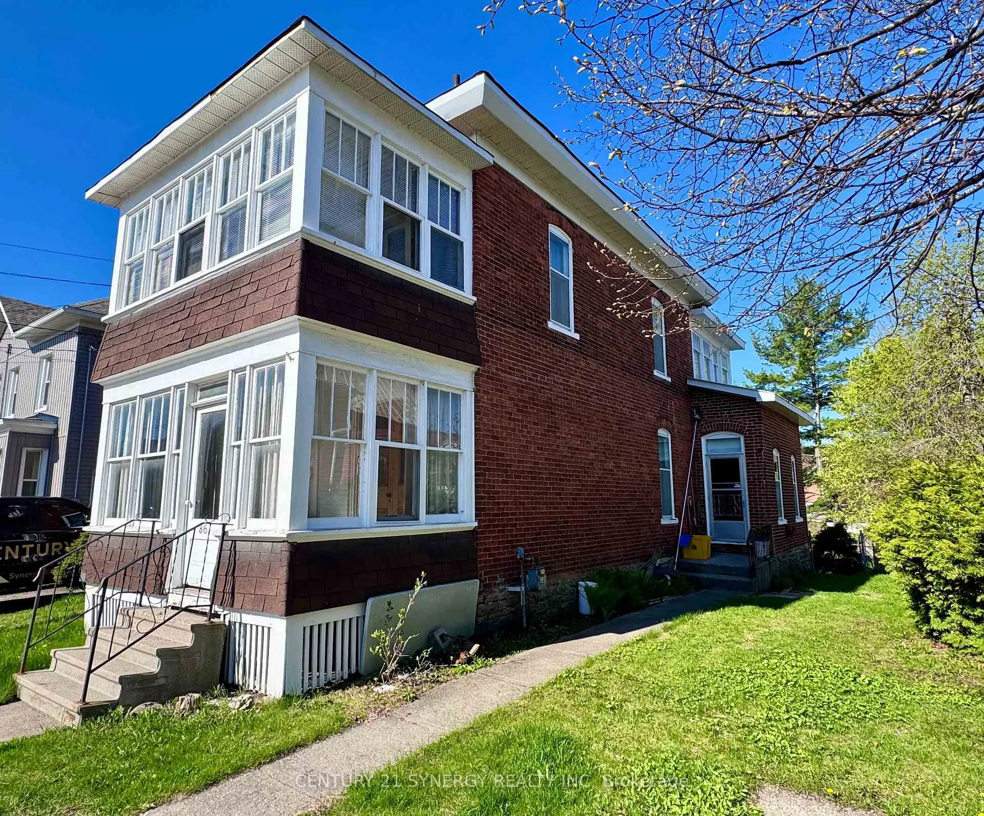 Photo 4 of 86 Brockville Street, Smiths Falls — HOMEH