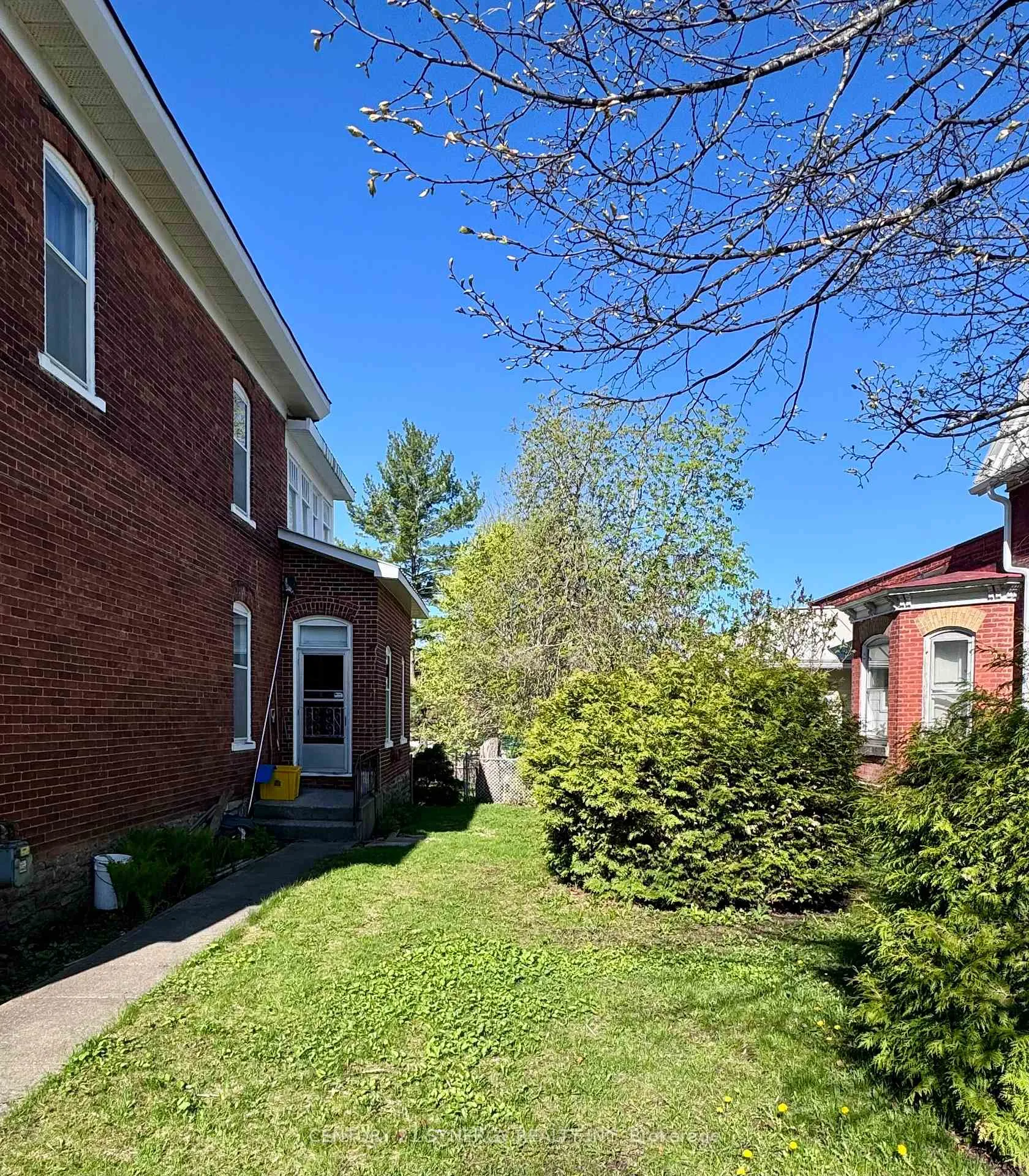 Photo 5 of 86 Brockville Street, Smiths Falls — HOMEH