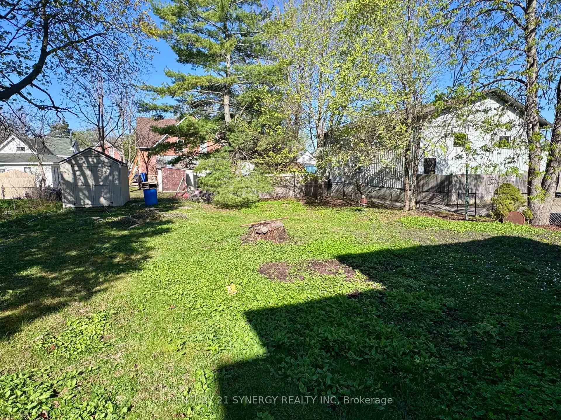 Photo 8 of 86 Brockville Street, Smiths Falls — HOMEH