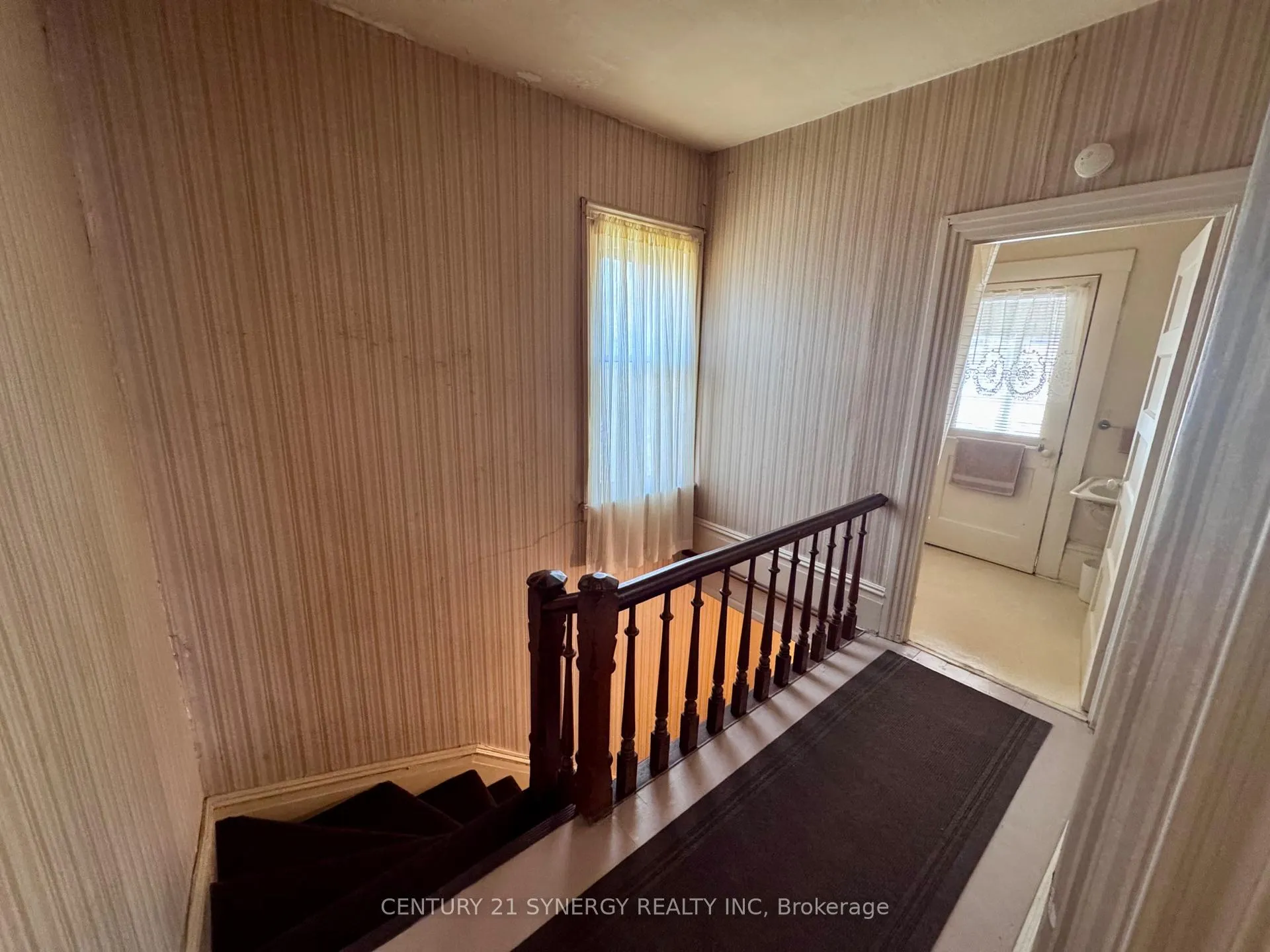Photo 12 of 86 Brockville Street, Smiths Falls — HOMEH