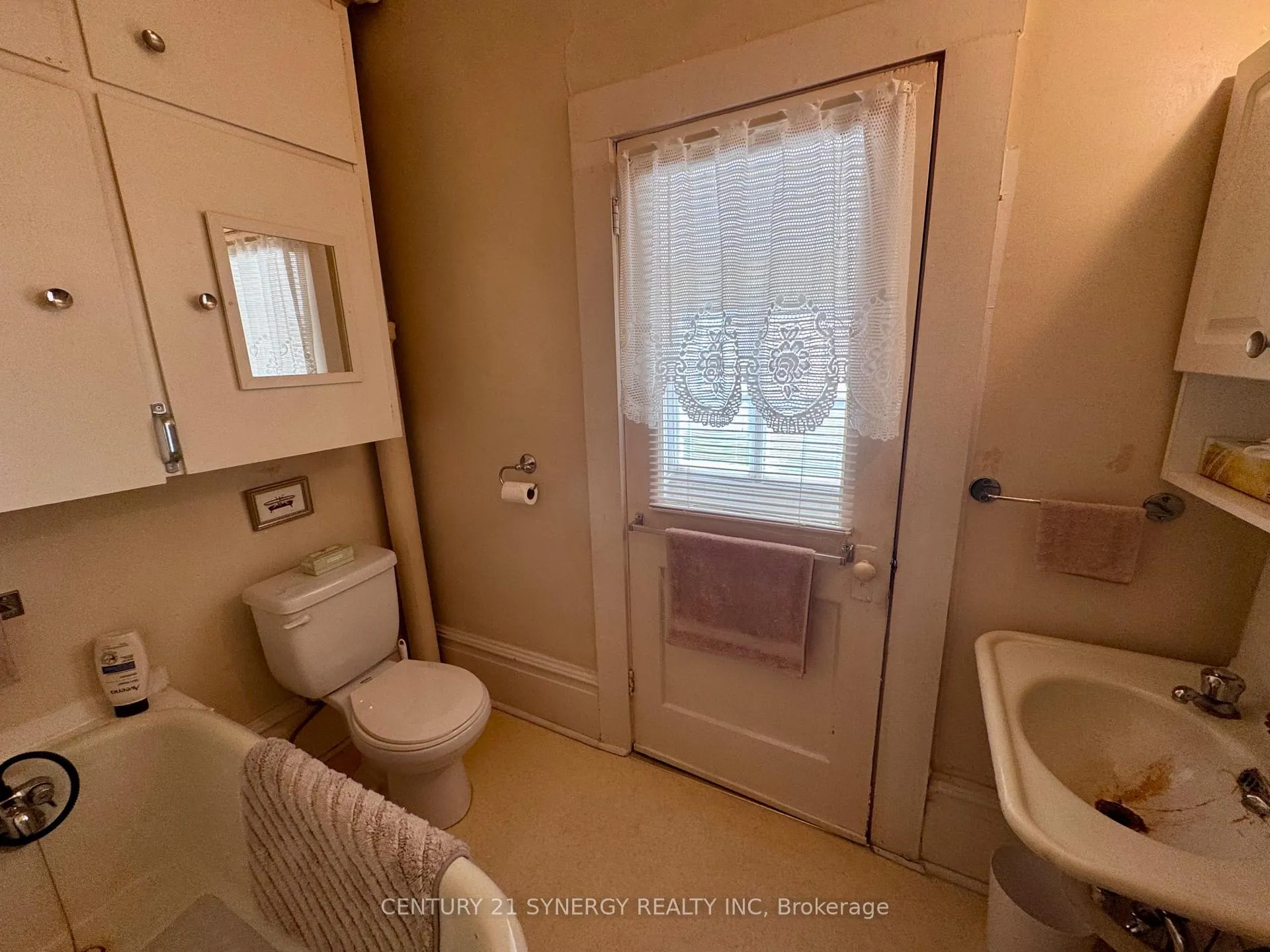 Photo 14 of 86 Brockville Street, Smiths Falls — HOMEH
