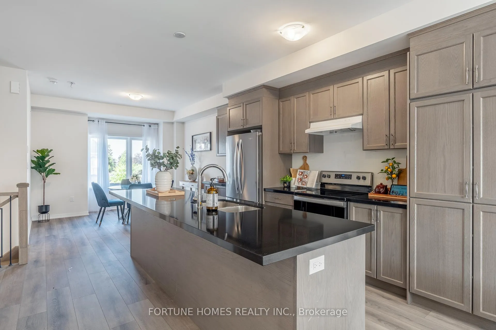 Photo 6 of 144 Landsbridge Street, Caledon, Bolton East — HOMEH