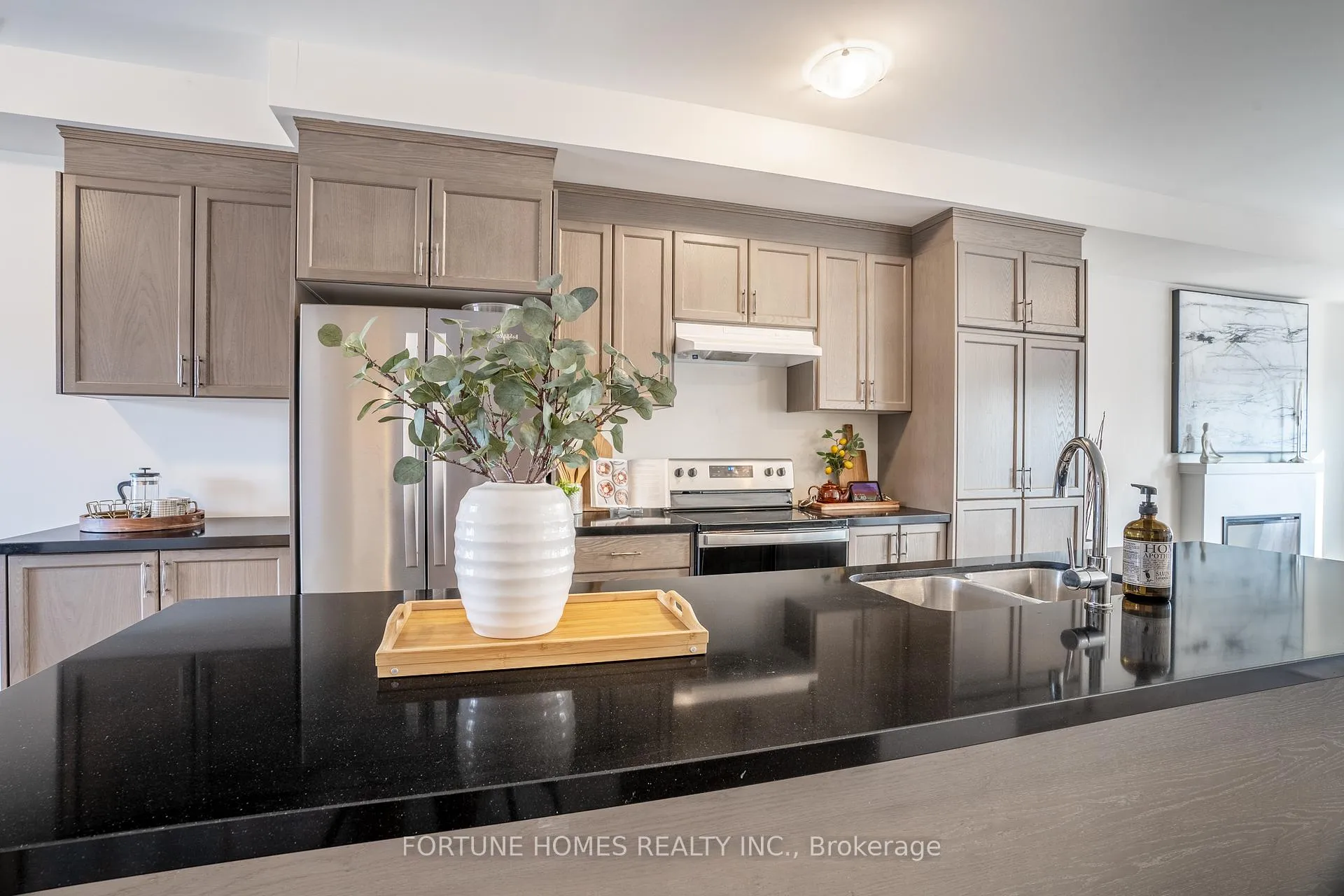 Photo 13 of 144 Landsbridge Street, Caledon, Bolton East — HOMEH
