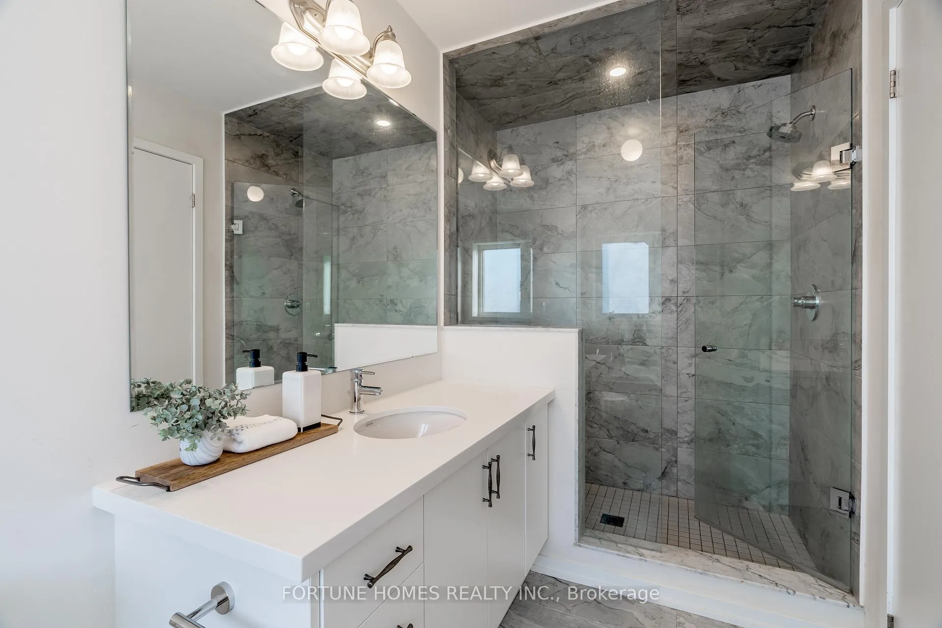 Photo 20 of 144 Landsbridge Street, Caledon, Bolton East — HOMEH