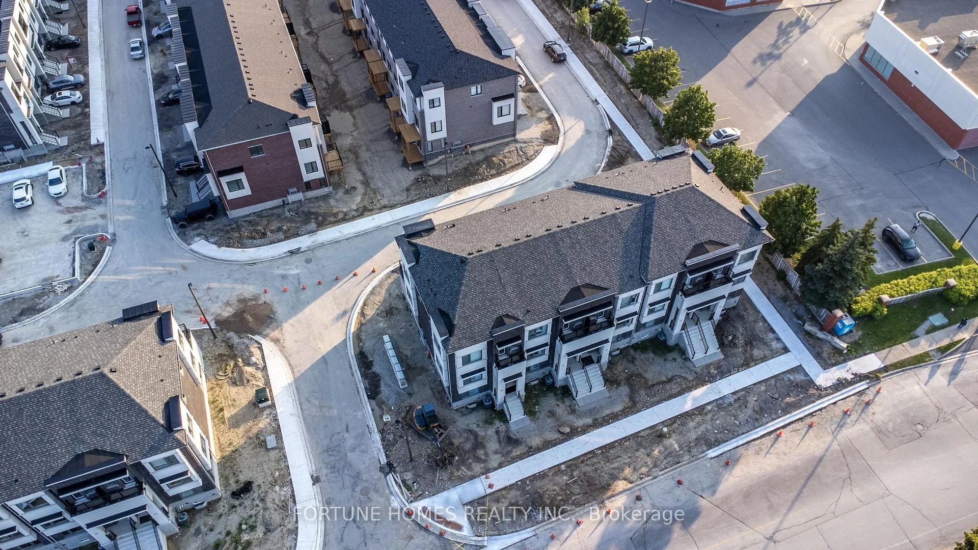 Photo 35 of 144 Landsbridge Street, Caledon, Bolton East — HOMEH