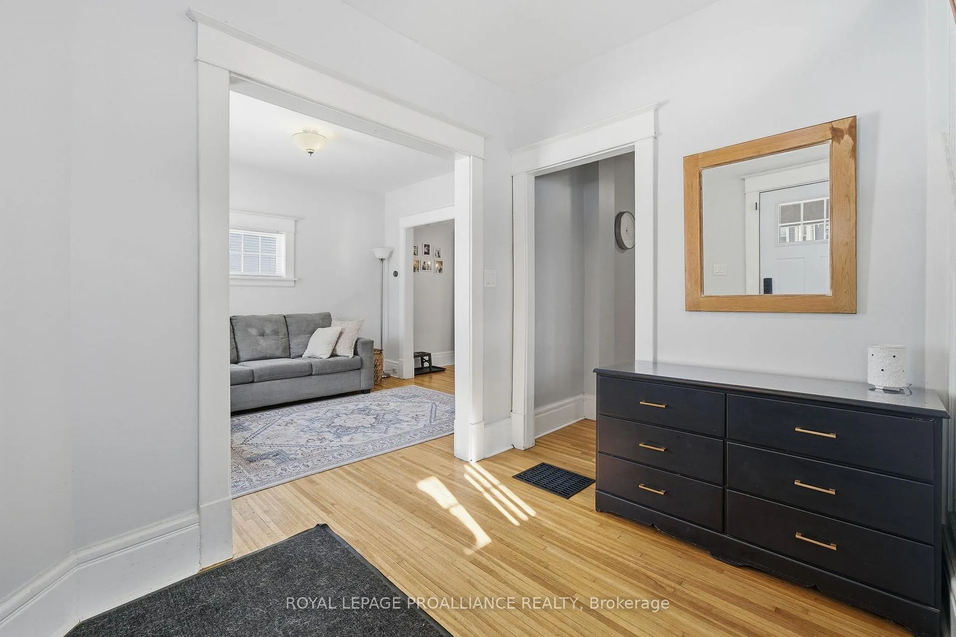 Photo 5 of 11 Cedar Street, Belleville, Belleville Ward — HOMEH