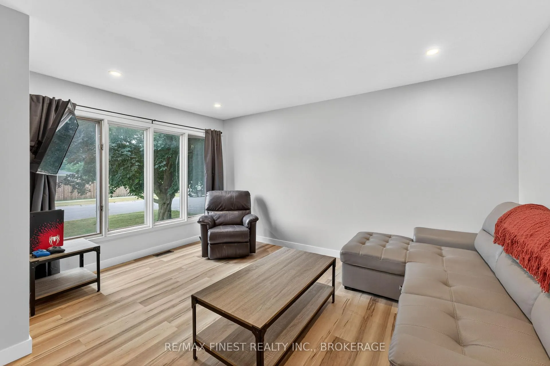 Photo 5 of 937 Purcell Crescent, Kingston, North of Taylor-Kidd Blvd — HOMEH