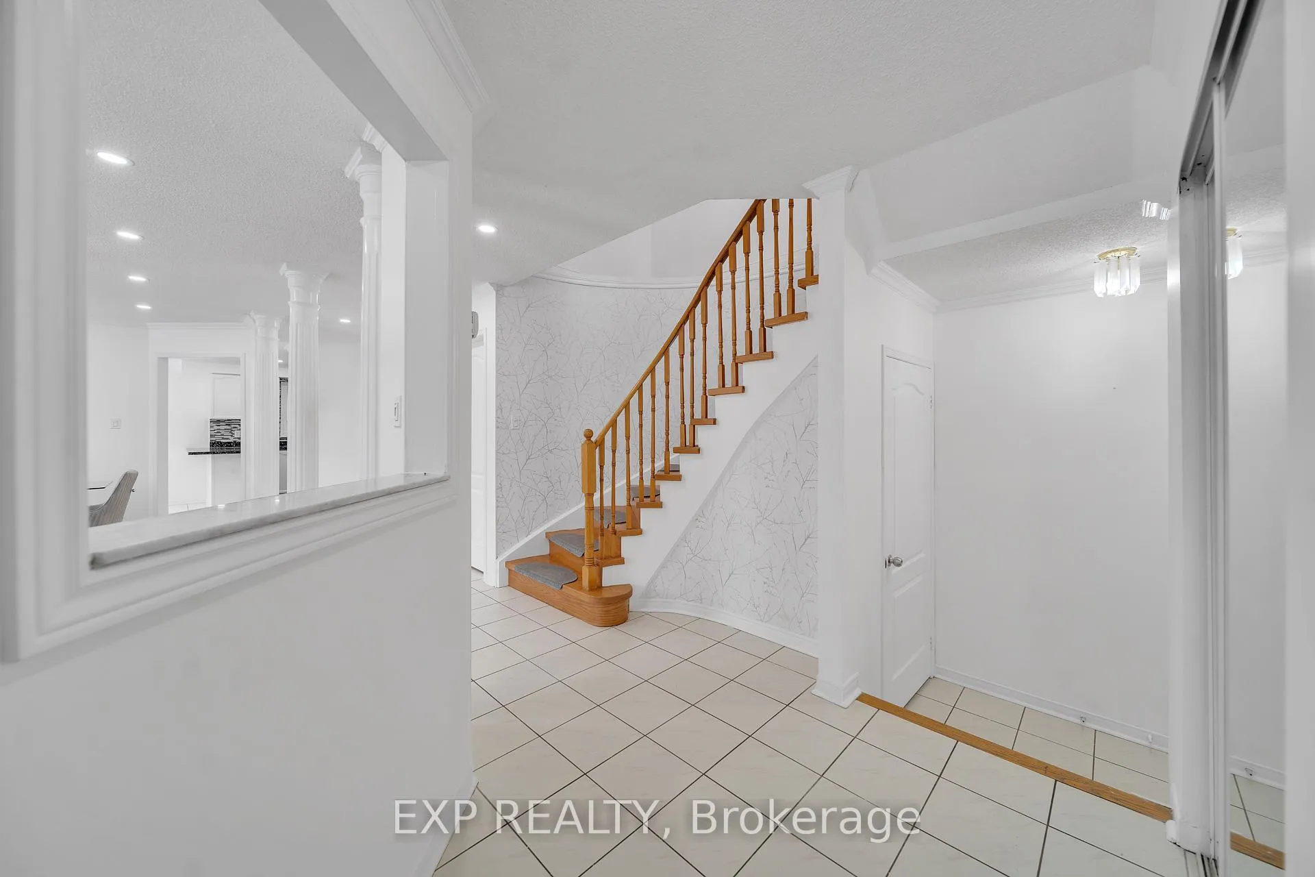 Photo 5 of 137 Smales Drive, Ajax, Central — HOMEH