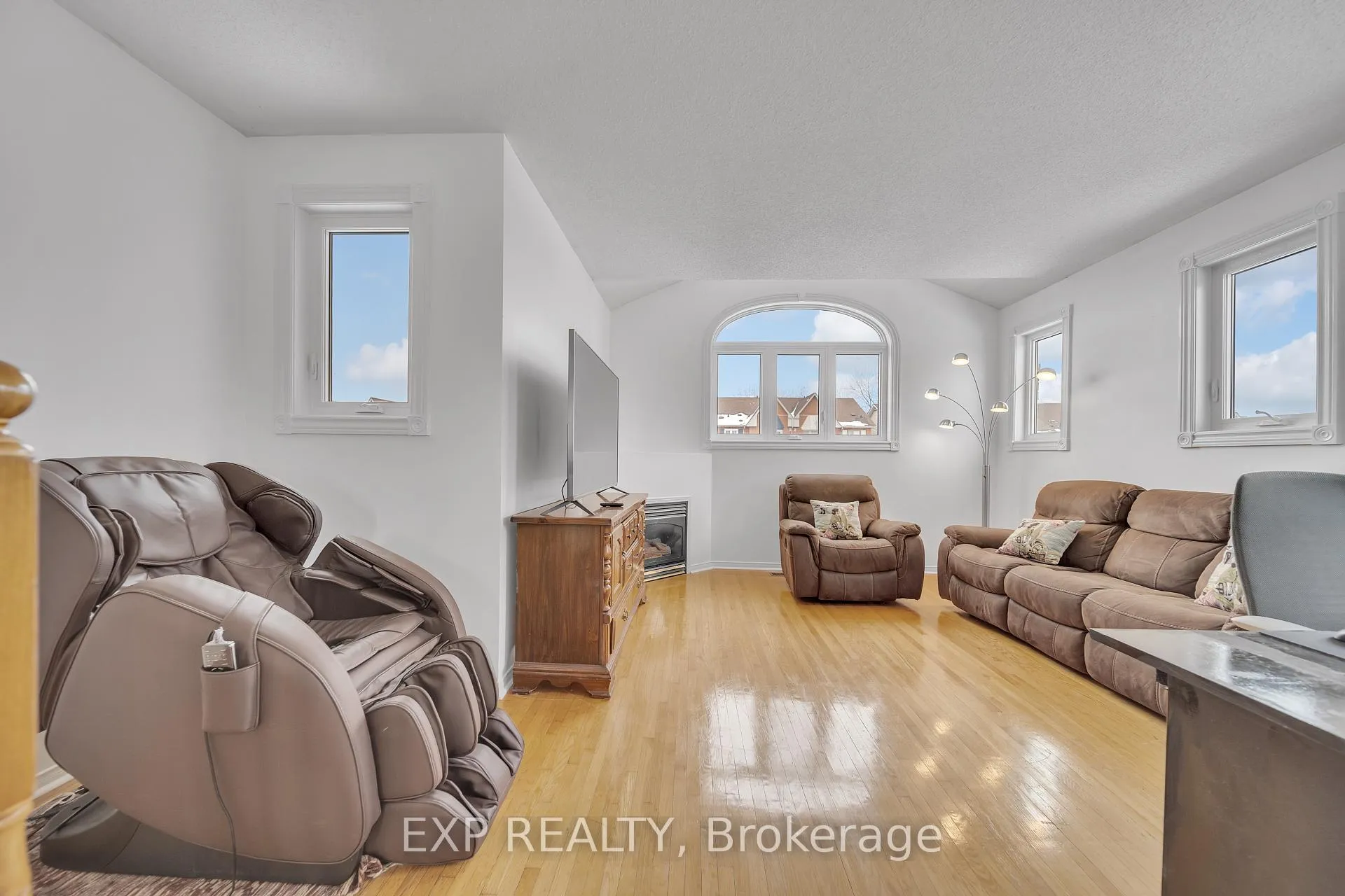 Photo 15 of 137 Smales Drive, Ajax, Central — HOMEH