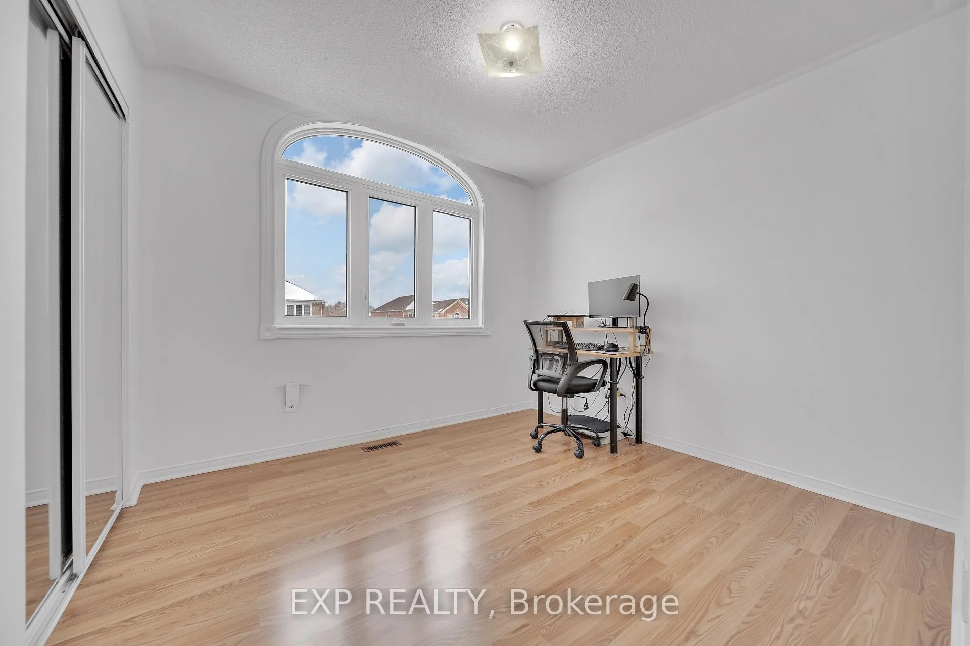 Photo 18 of 137 Smales Drive, Ajax, Central — HOMEH