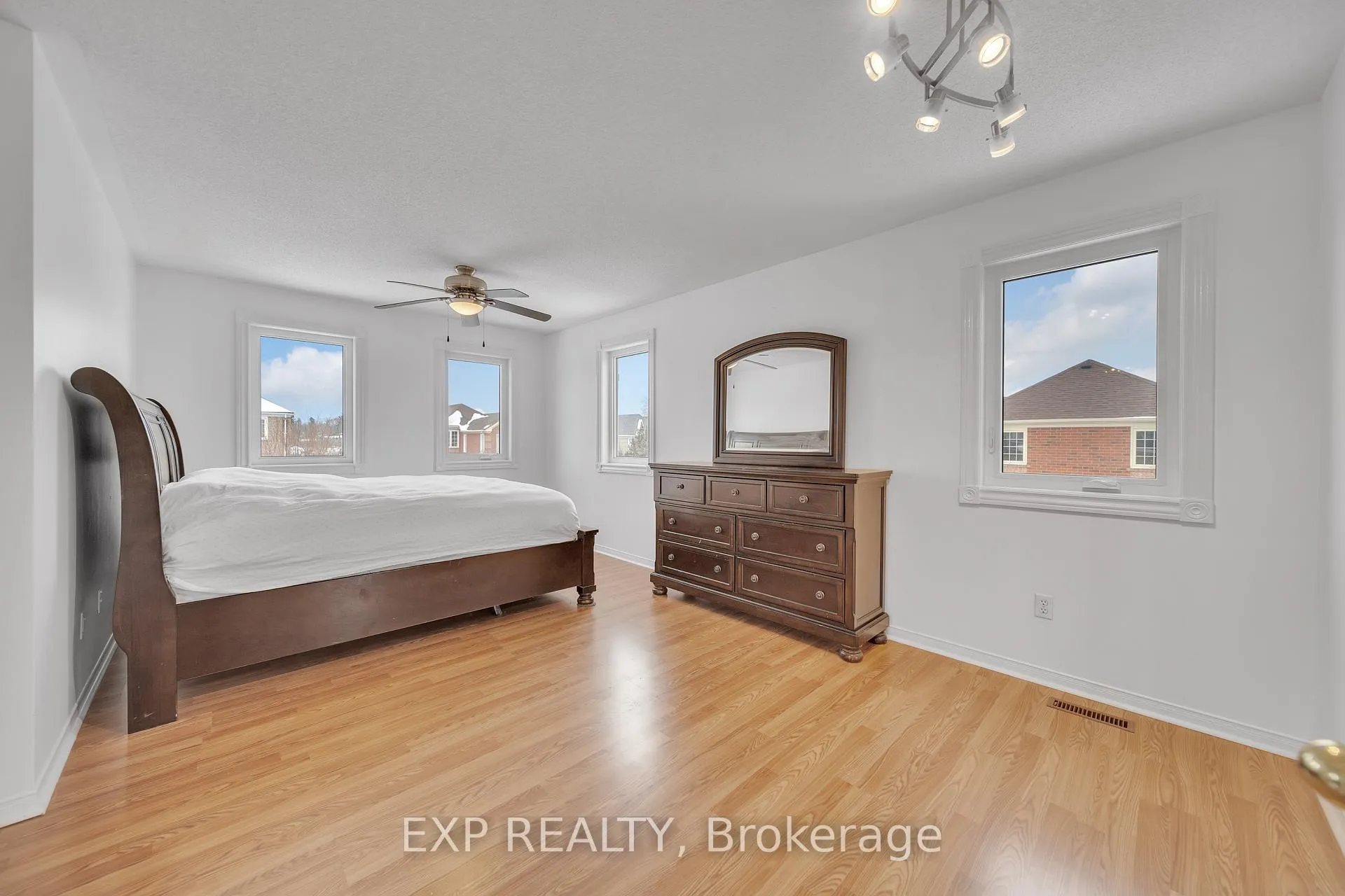 Photo 20 of 137 Smales Drive, Ajax, Central — HOMEH