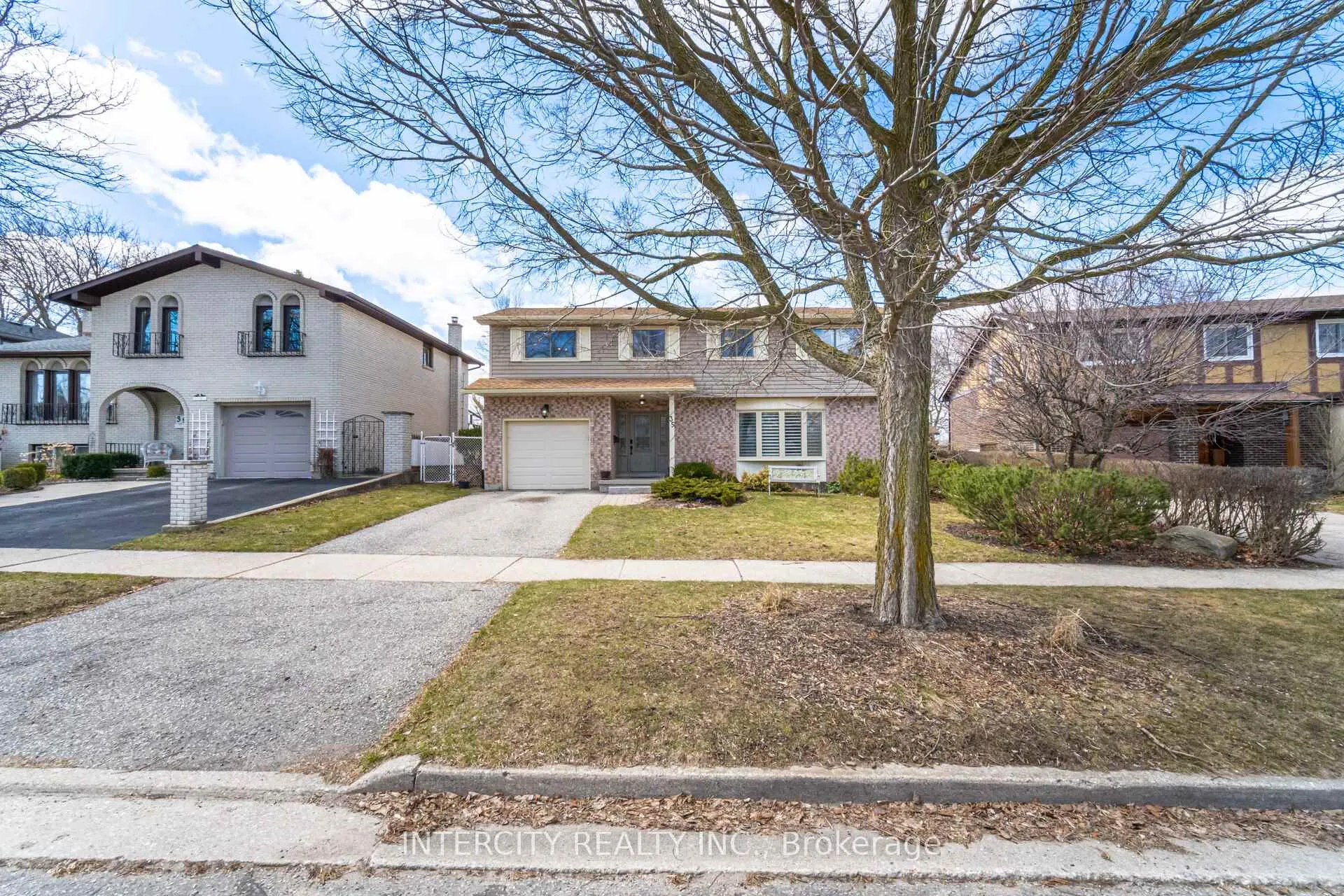 Photo 2 of 35 Lower Canada Crescent, Kitchener — HOMEH