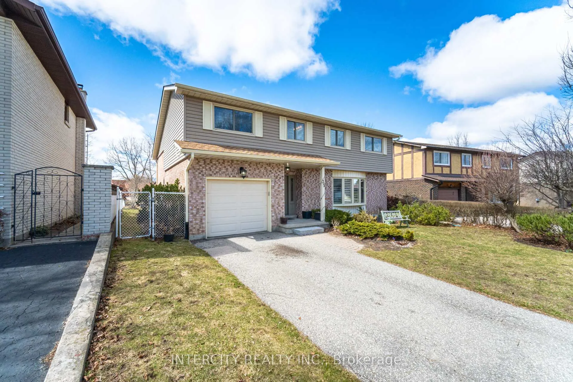 Photo 3 of 35 Lower Canada Crescent, Kitchener — HOMEH