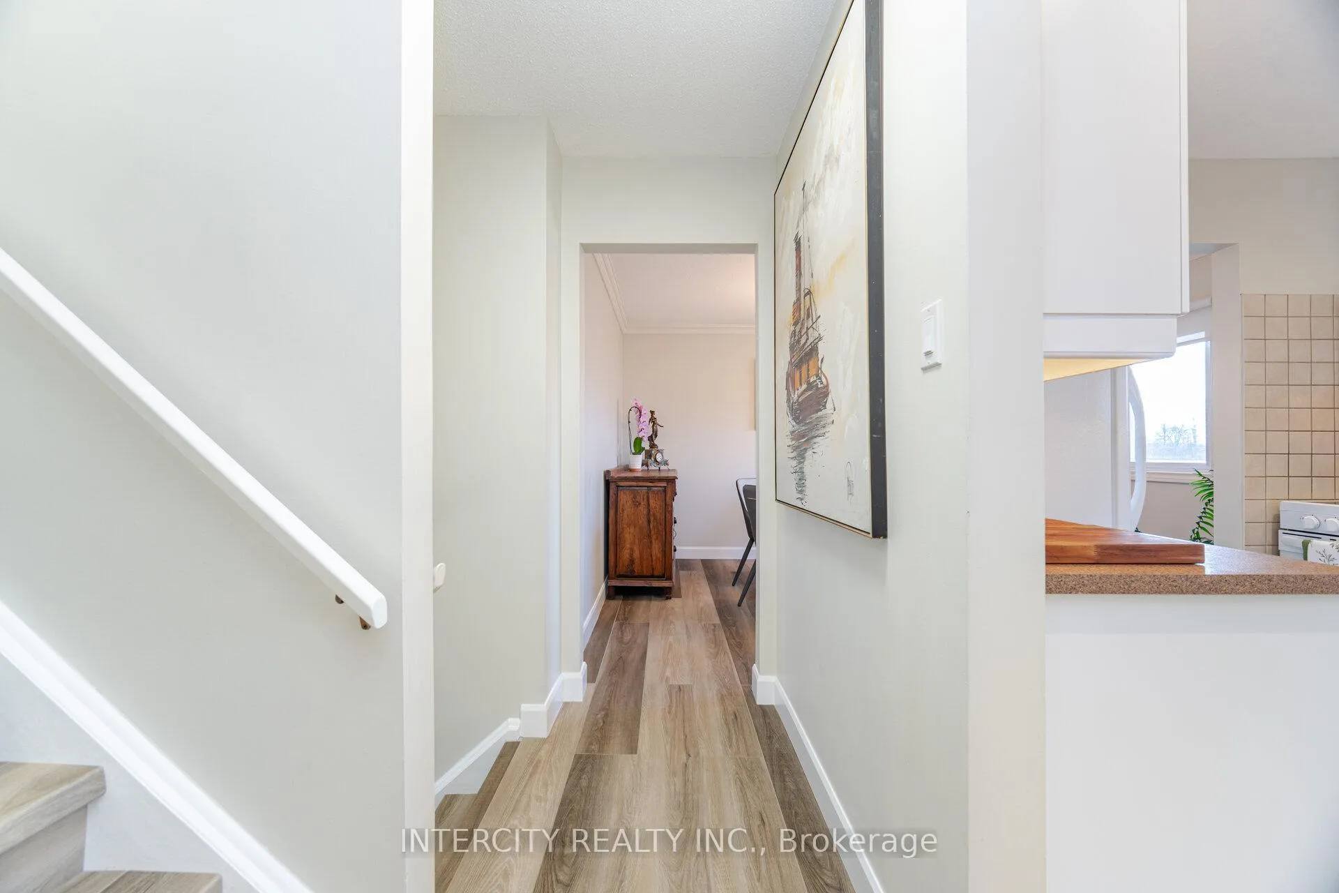 Photo 11 of 35 Lower Canada Crescent, Kitchener — HOMEH