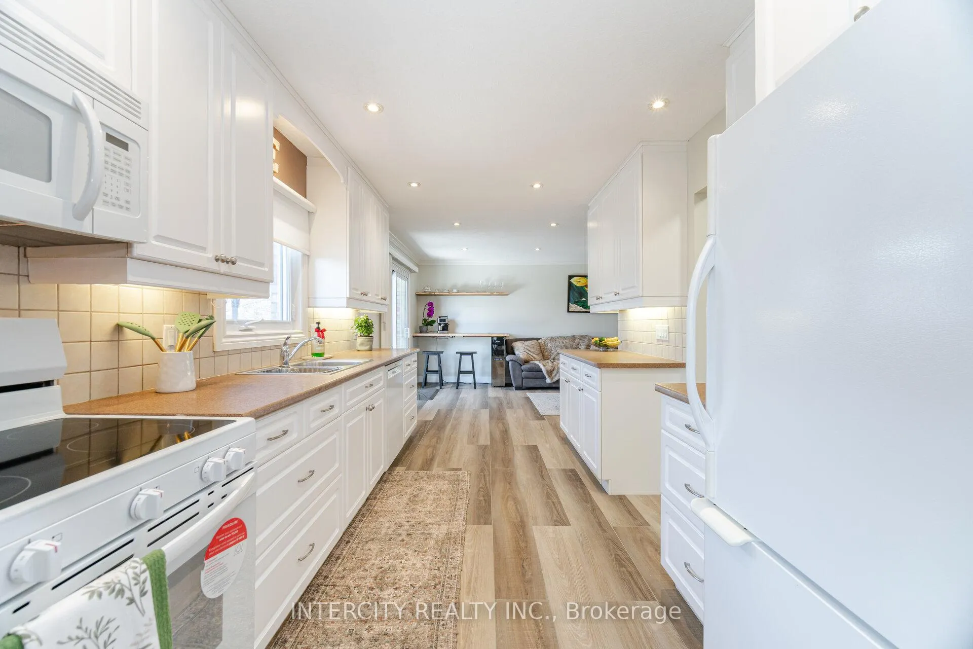 Photo 15 of 35 Lower Canada Crescent, Kitchener — HOMEH