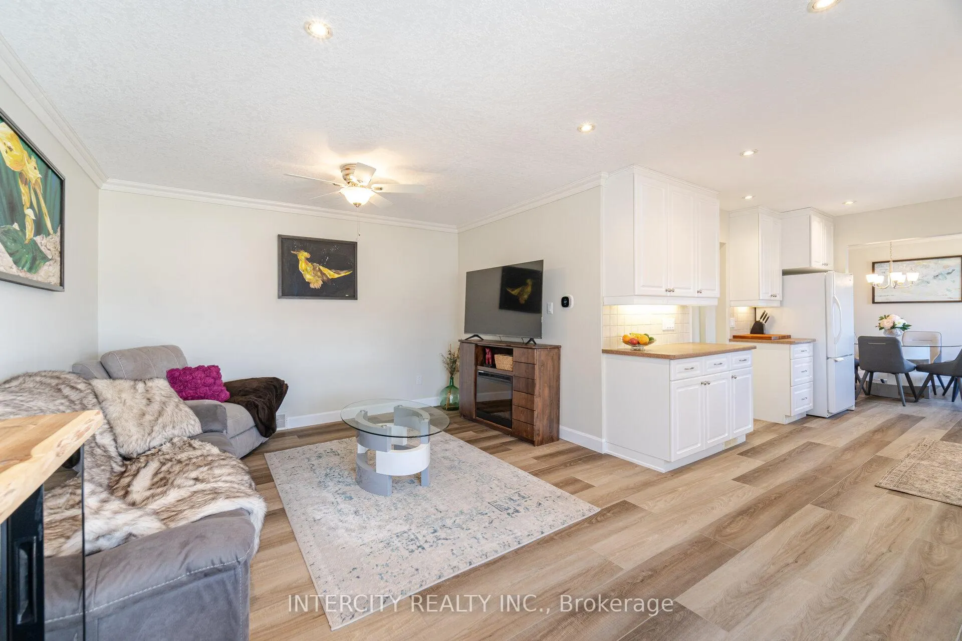 Photo 18 of 35 Lower Canada Crescent, Kitchener — HOMEH