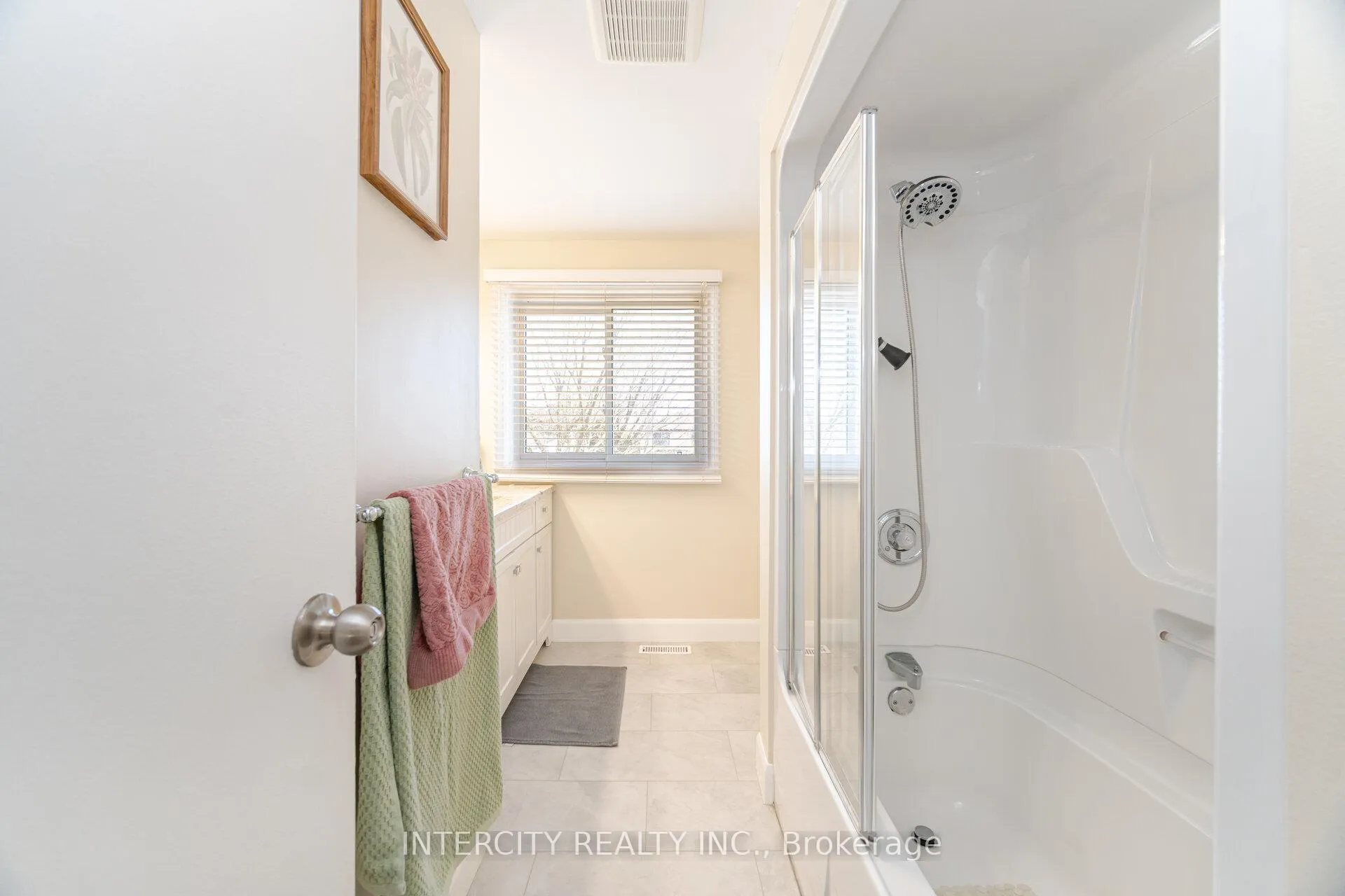 Photo 32 of 35 Lower Canada Crescent, Kitchener — HOMEH