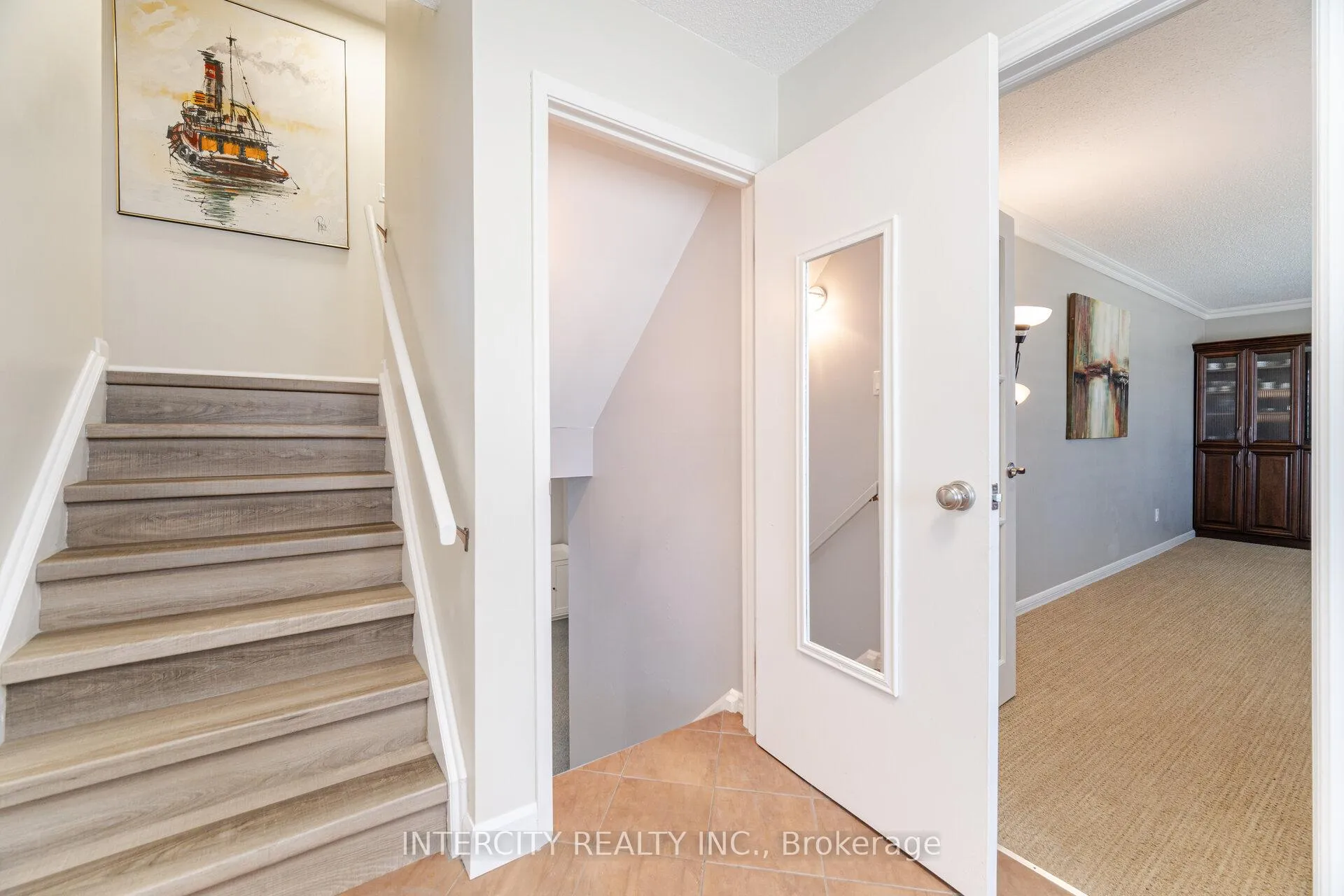 Photo 34 of 35 Lower Canada Crescent, Kitchener — HOMEH