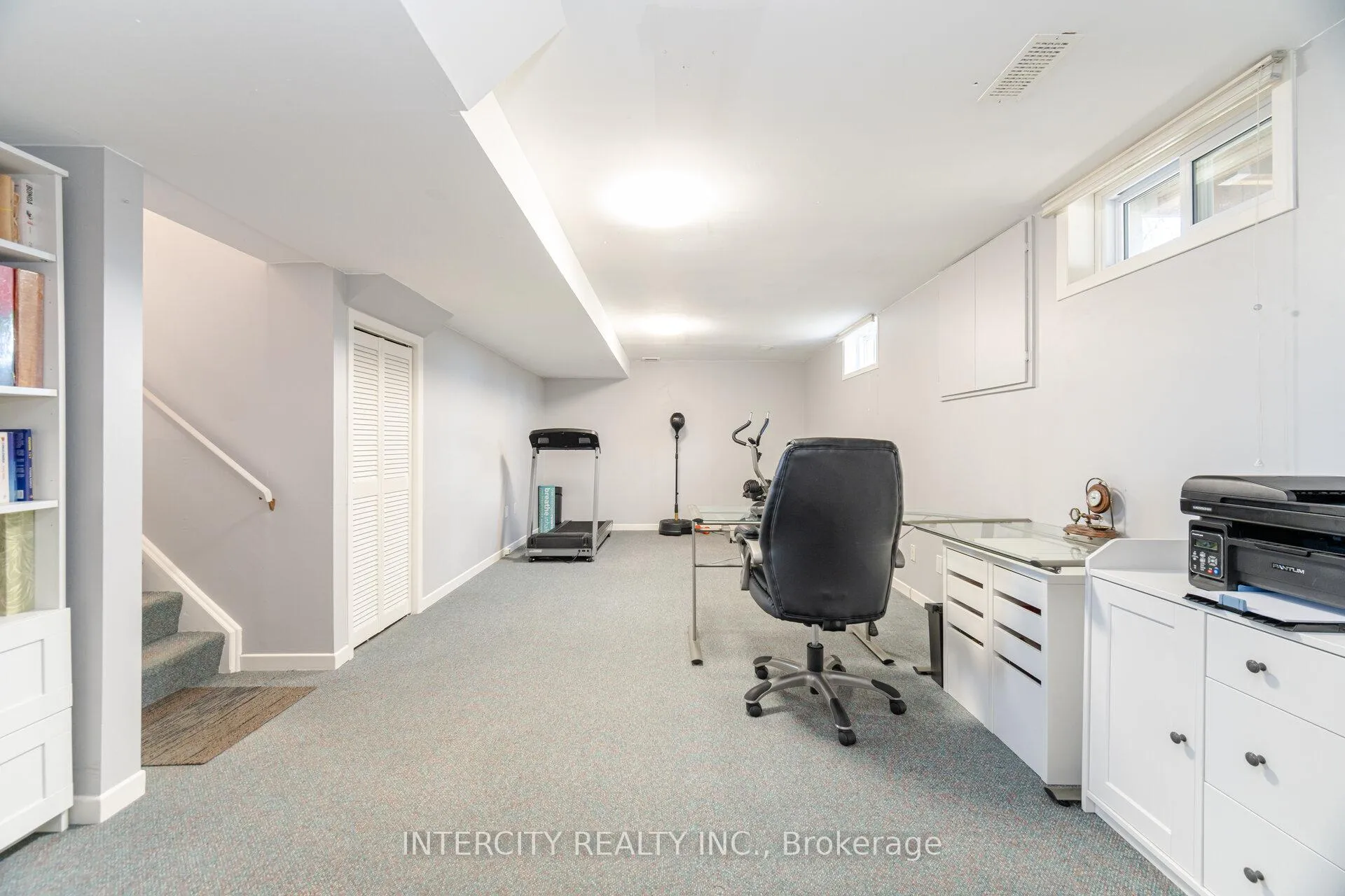 Photo 37 of 35 Lower Canada Crescent, Kitchener — HOMEH