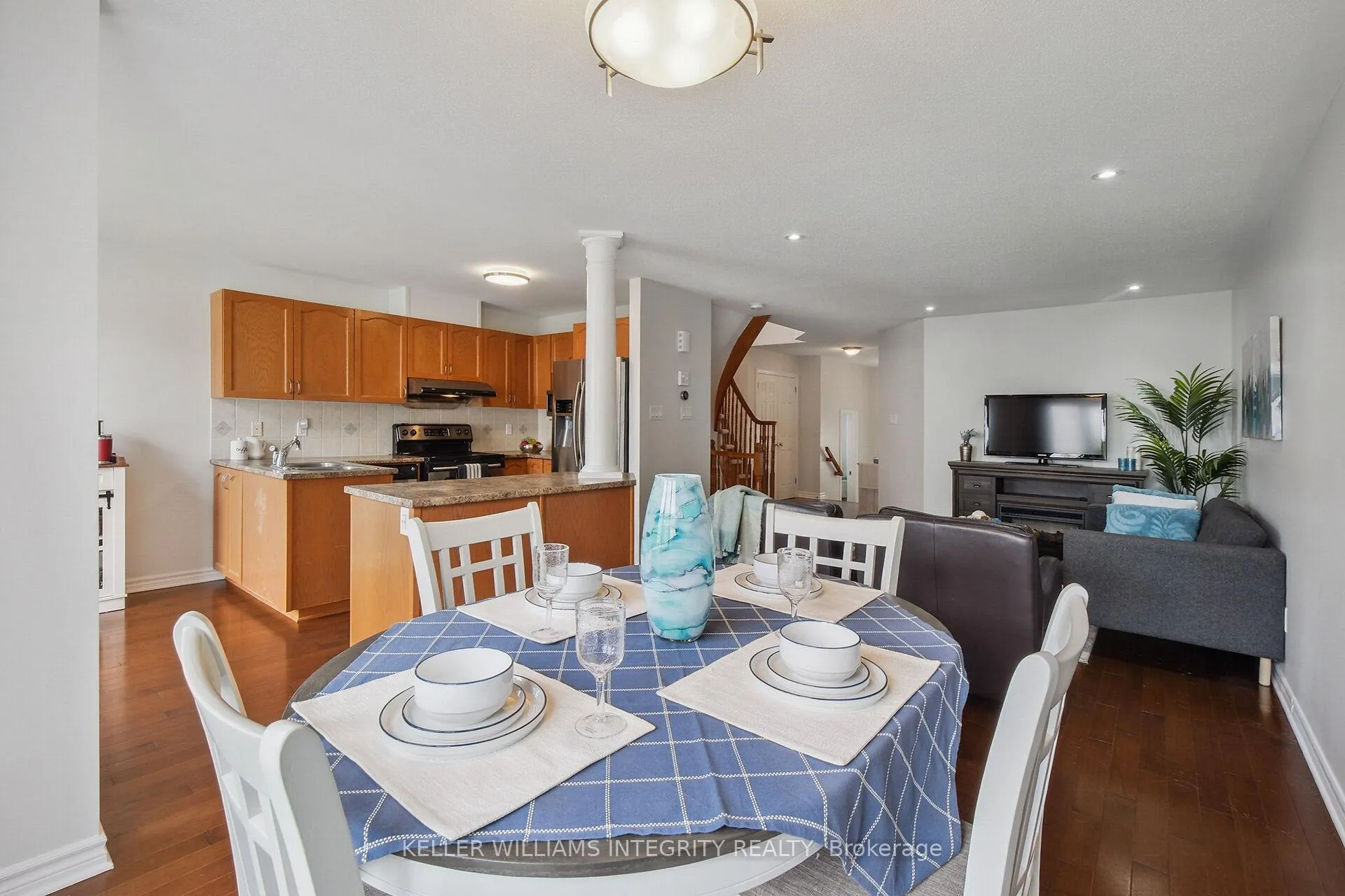 Photo 13 of 410 Sparkman Avenue, Ottawa, Avalon East — HOMEH