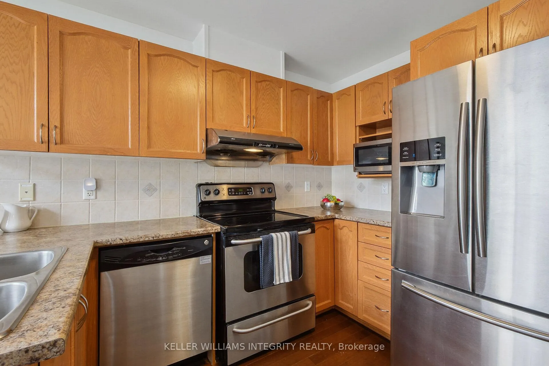 Photo 15 of 410 Sparkman Avenue, Ottawa, Avalon East — HOMEH
