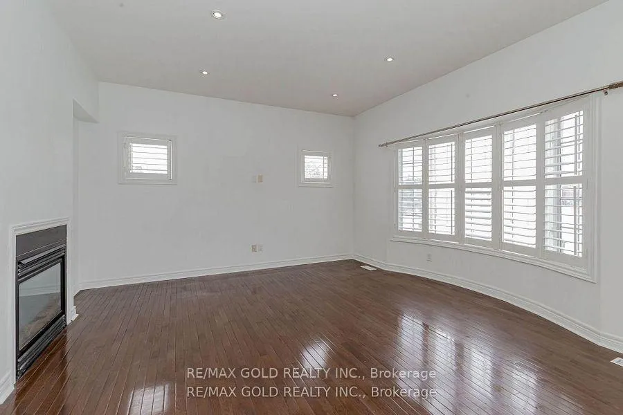 Photo 18 of 37 Delmonico Road, Brampton, Vales of Castlemore North — HOMEH
