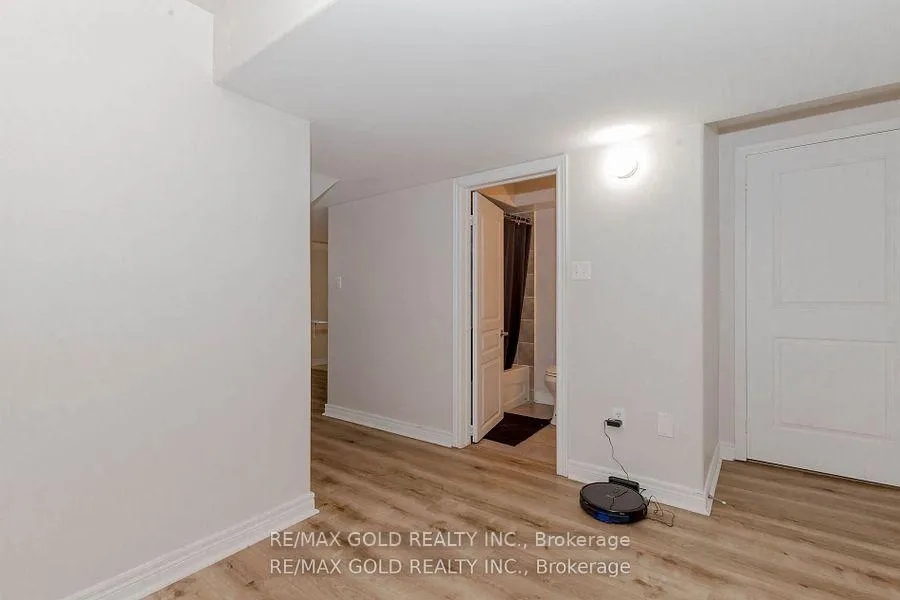 Photo 32 of 37 Delmonico Road, Brampton, Vales of Castlemore North — HOMEH