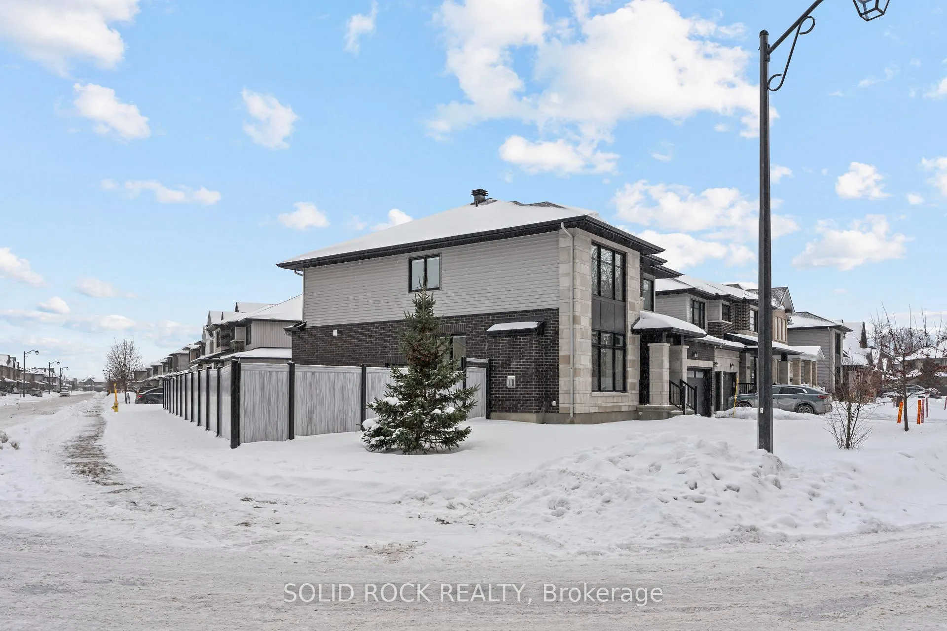 Photo 2 of 242 Shinleaf Crescent, Ottawa, Mer Bleue/Bradley Estates/Anderson Park — HOMEH