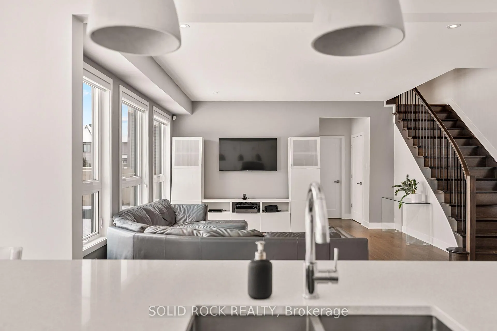 Photo 10 of 242 Shinleaf Crescent, Ottawa, Mer Bleue/Bradley Estates/Anderson Park — HOMEH