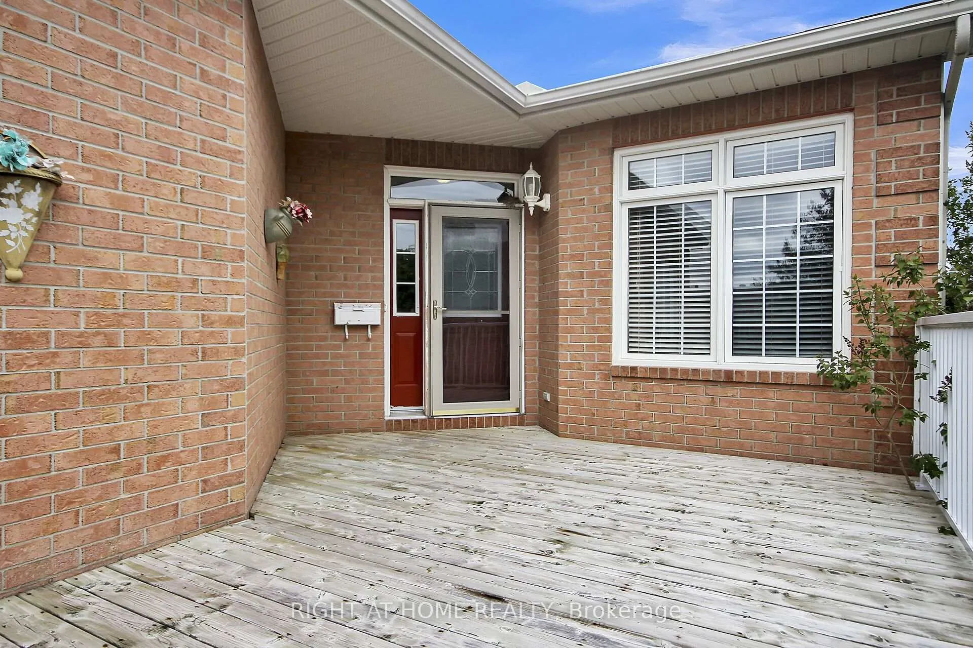 Photo 2 of 1 Eileen Crescent, Ottawa, Stittsville (Central) — HOMEH
