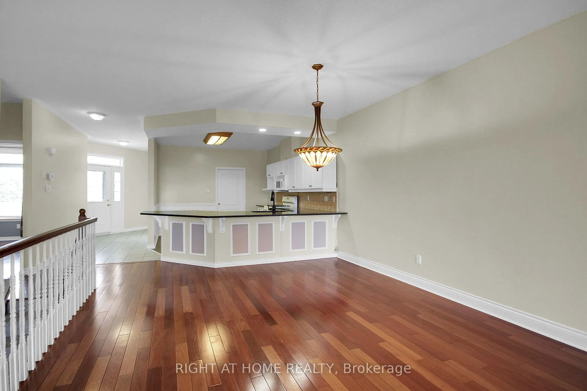 Photo 3 of 1 Eileen Crescent, Ottawa, Stittsville (Central) — HOMEH