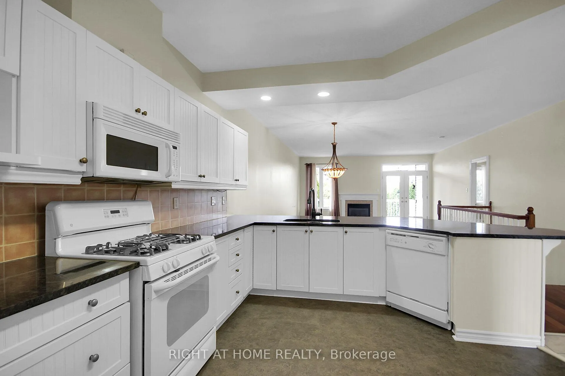 Photo 4 of 1 Eileen Crescent, Ottawa, Stittsville (Central) — HOMEH