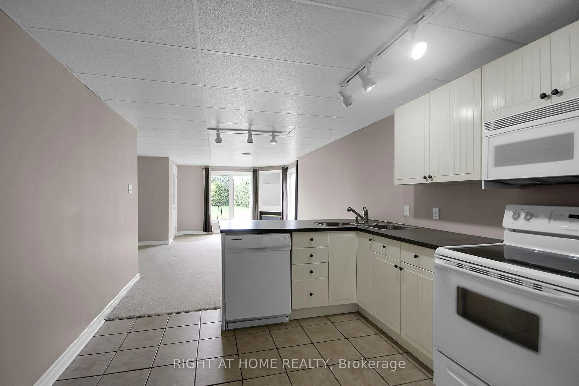 Photo 12 of 1 Eileen Crescent, Ottawa, Stittsville (Central) — HOMEH
