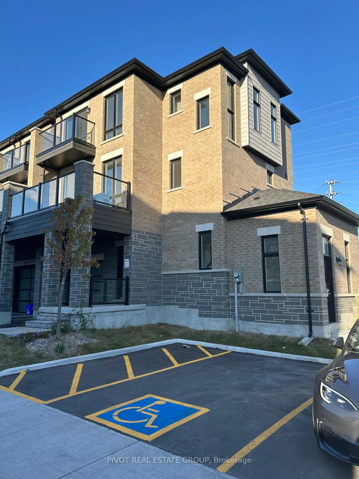 Photo 3 of 1465 Grand Prairie Path, Oshawa, Taunton — HOMEH
