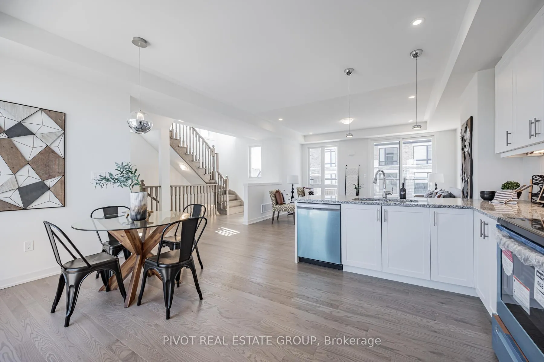 Photo 10 of 1465 Grand Prairie Path, Oshawa, Taunton — HOMEH