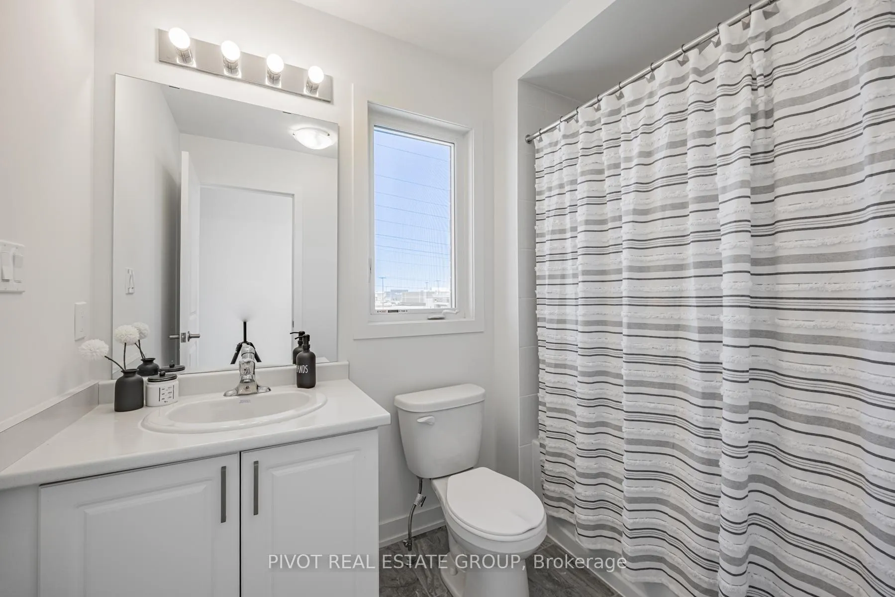 Photo 17 of 1465 Grand Prairie Path, Oshawa, Taunton — HOMEH