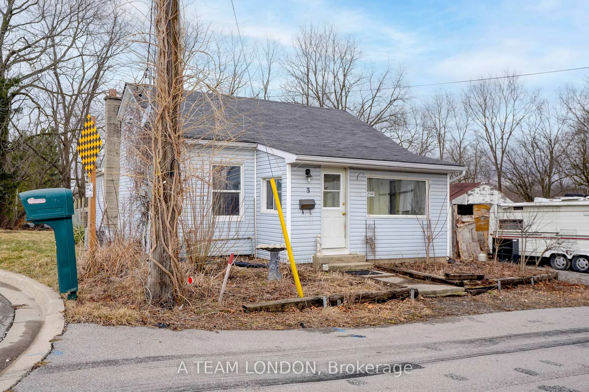 Photo 10 of 6 Pearl Street W, St. Thomas — HOMEH