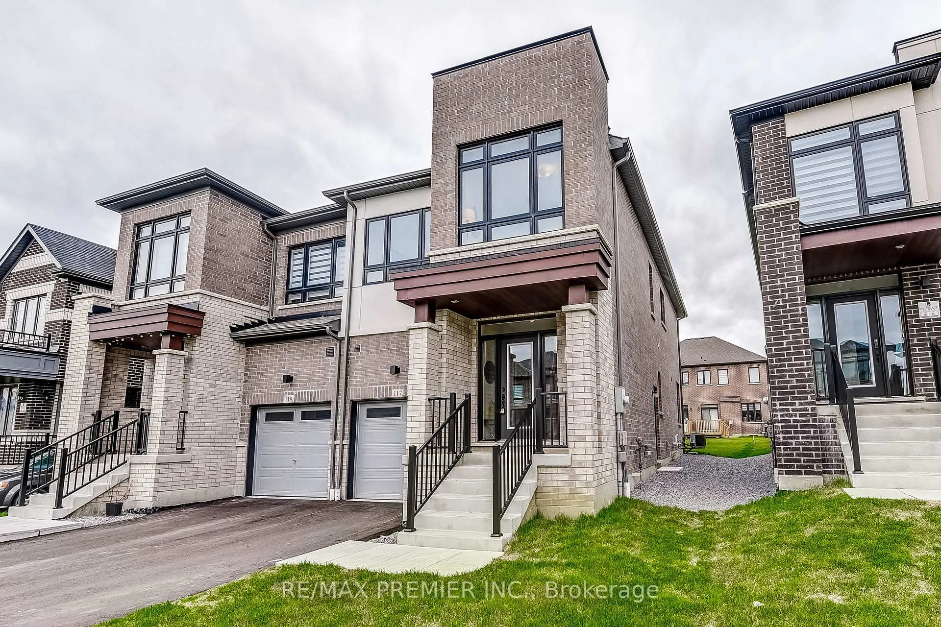 Photo 3 of 117 Armilia Place, Whitby, Rural Whitby — HOMEH