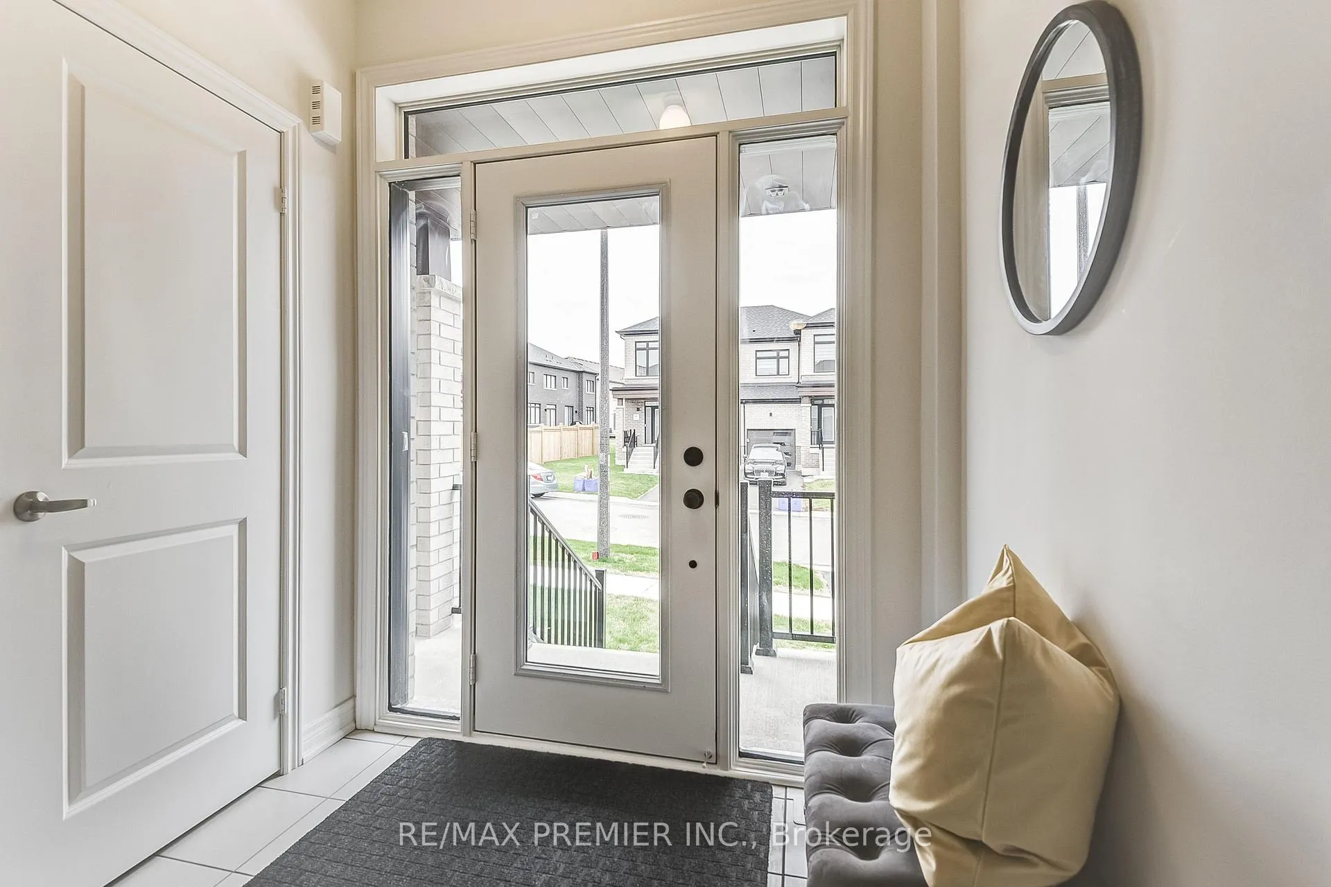 Photo 5 of 117 Armilia Place, Whitby, Rural Whitby — HOMEH