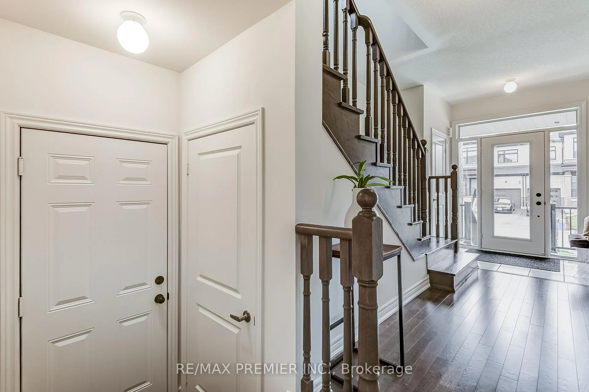Photo 7 of 117 Armilia Place, Whitby, Rural Whitby — HOMEH