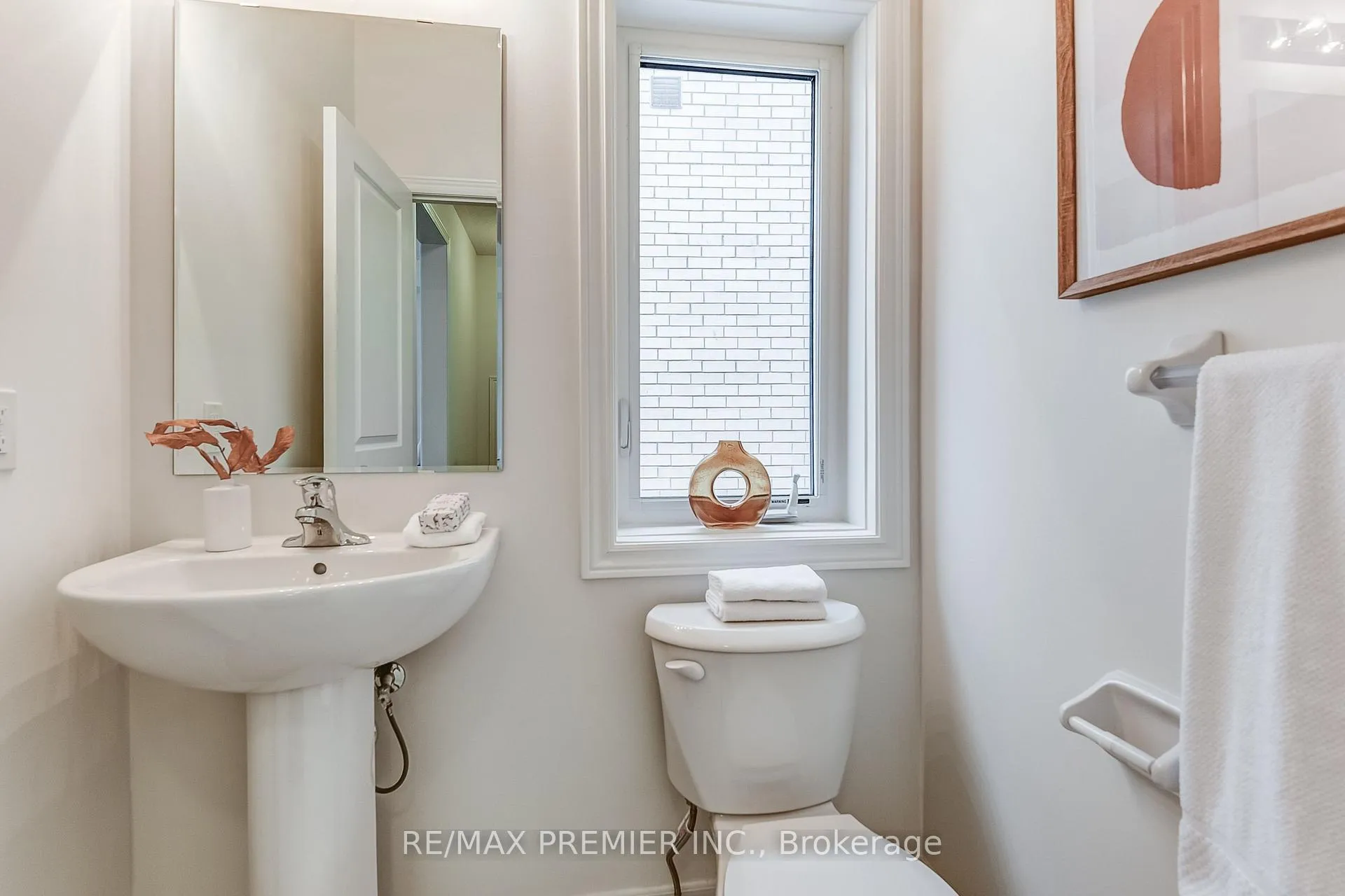 Photo 8 of 117 Armilia Place, Whitby, Rural Whitby — HOMEH
