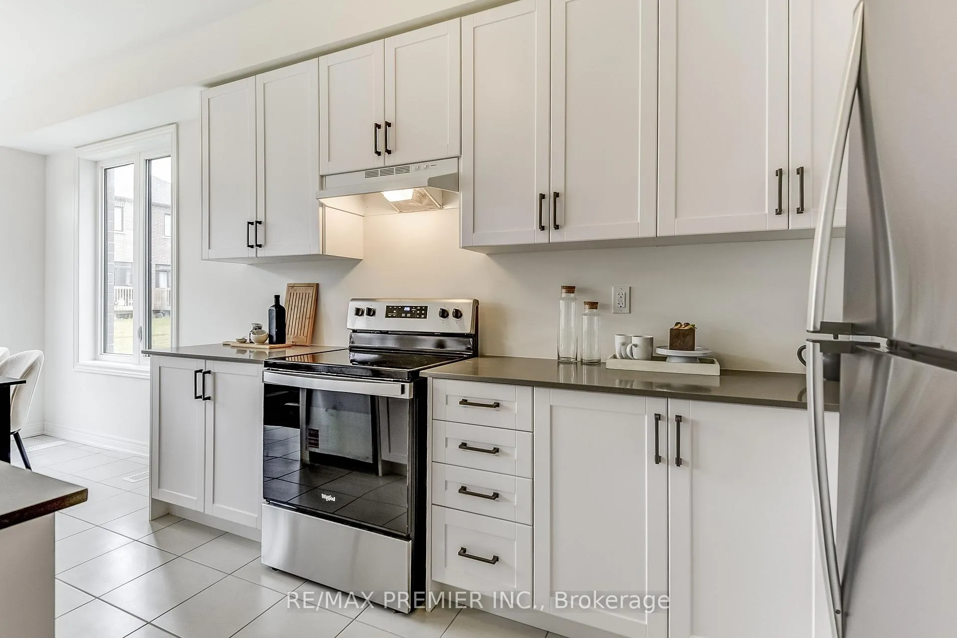 Photo 10 of 117 Armilia Place, Whitby, Rural Whitby — HOMEH