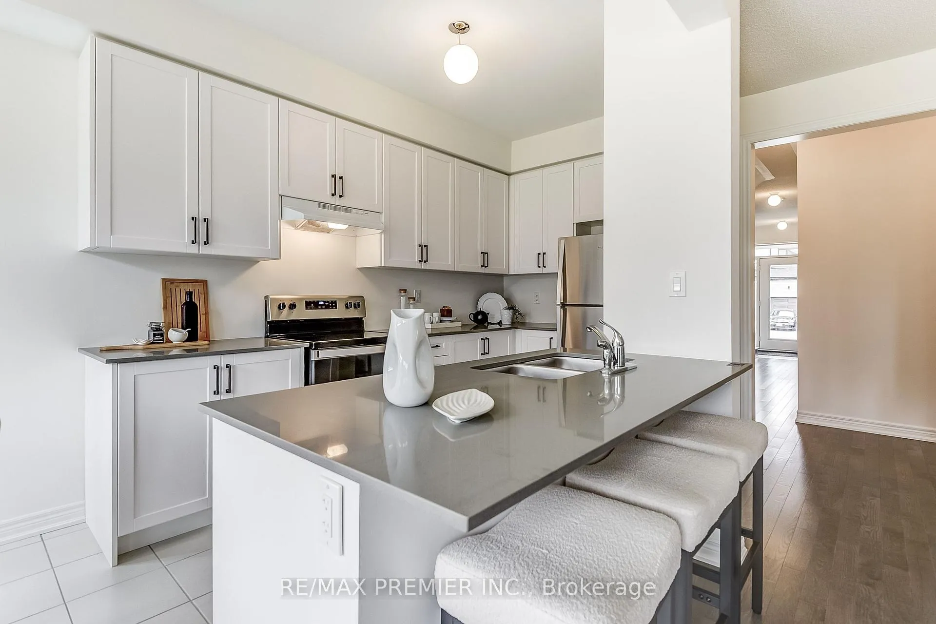 Photo 11 of 117 Armilia Place, Whitby, Rural Whitby — HOMEH
