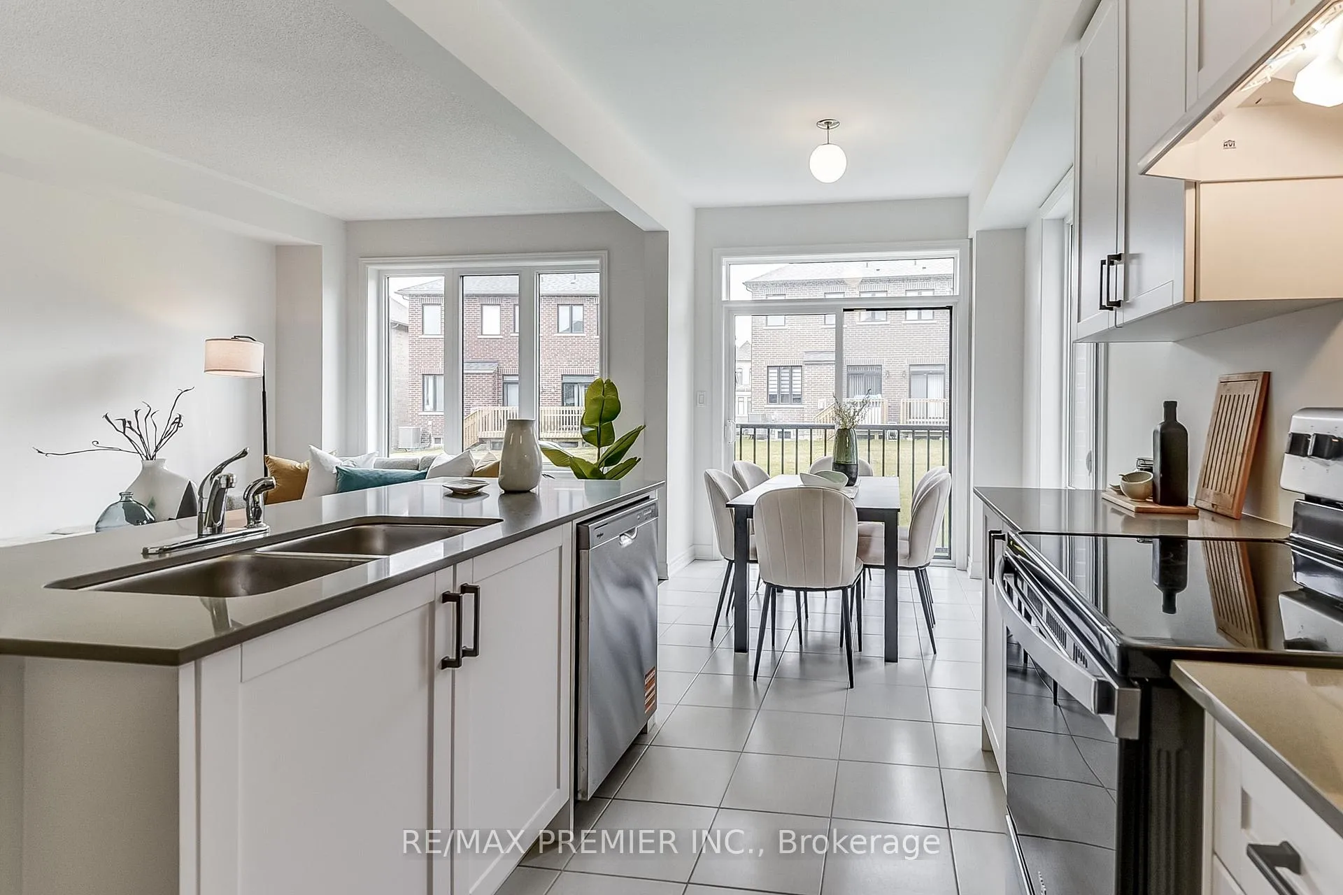 Photo 12 of 117 Armilia Place, Whitby, Rural Whitby — HOMEH