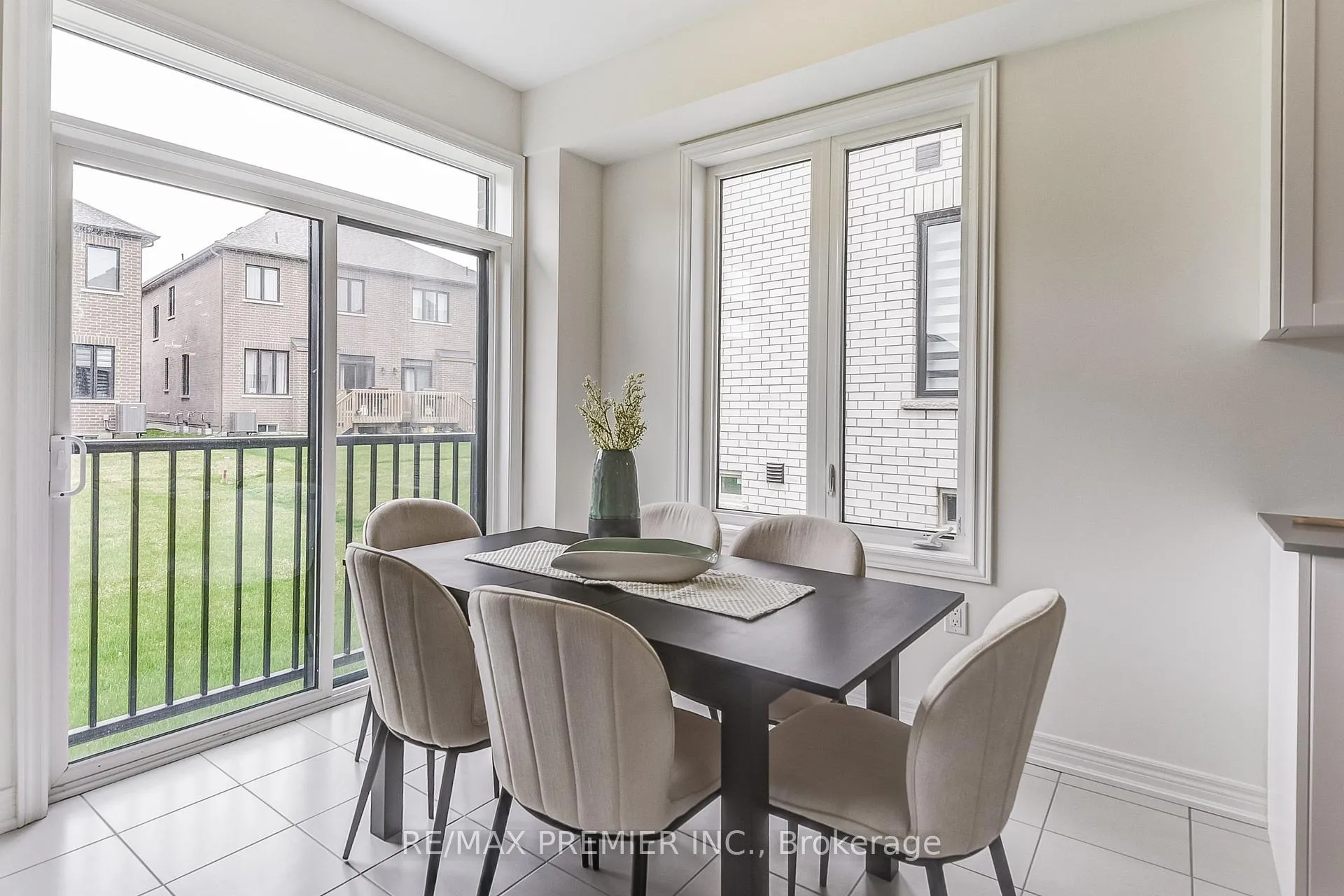 Photo 15 of 117 Armilia Place, Whitby, Rural Whitby — HOMEH