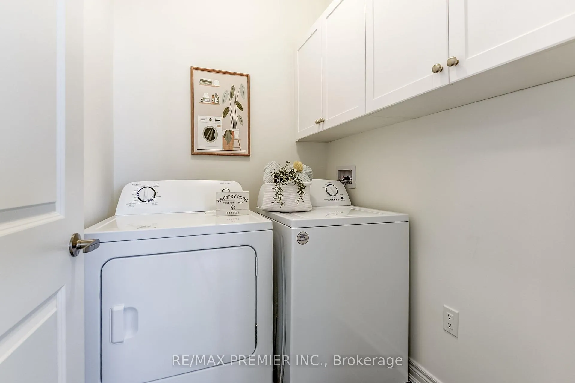 Photo 31 of 117 Armilia Place, Whitby, Rural Whitby — HOMEH