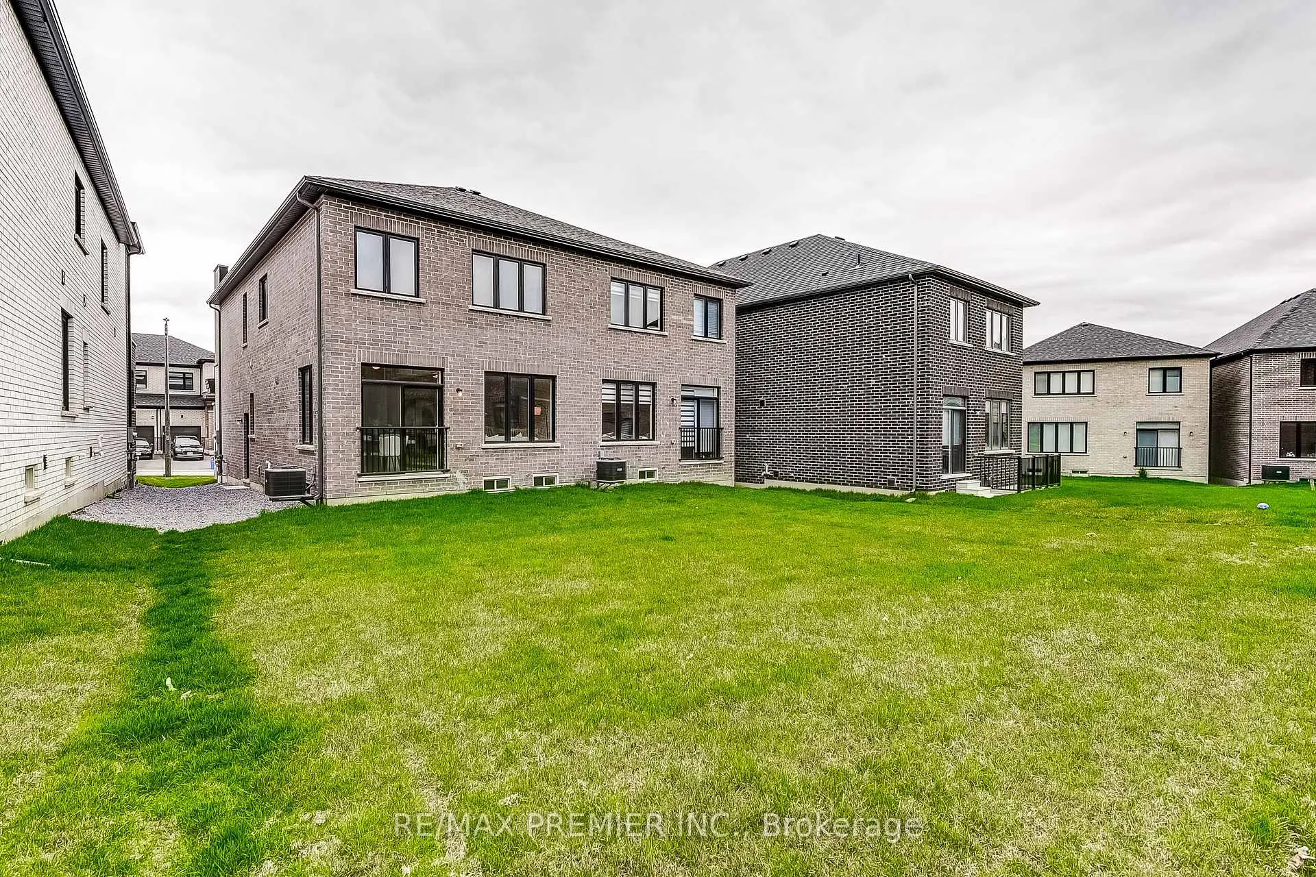 Photo 37 of 117 Armilia Place, Whitby, Rural Whitby — HOMEH
