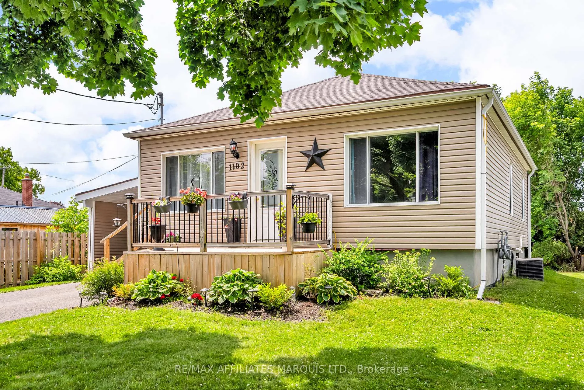 Photo 2 of 1102 Larin Avenue, Cornwall — HOMEH